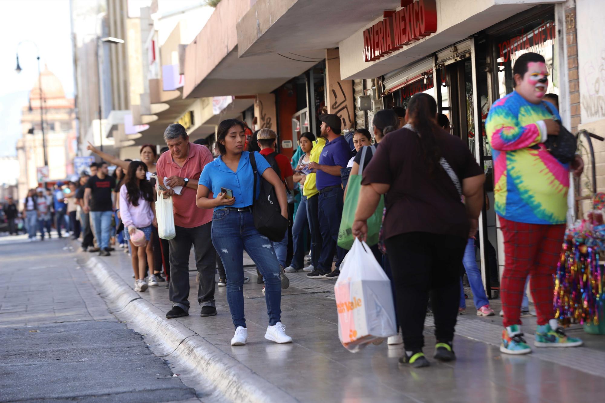 $!Los comerciantes afirman que lograron duplicar sus ventas este fin de semana.