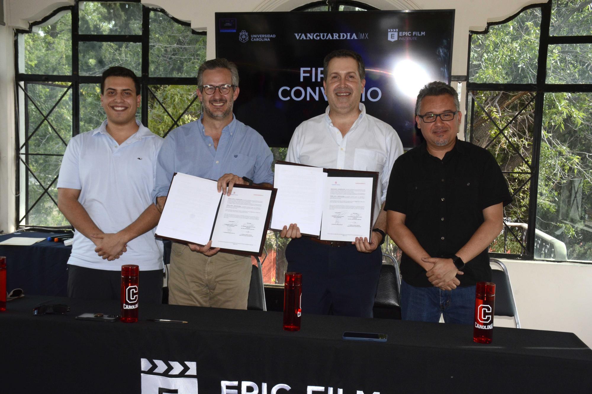 $!Gabriel Ramos, Director de Epic Institute, dijo que este convenio consiste en hacer prácticas profesionales y servicio social para los alumnos de la carrera de cine.