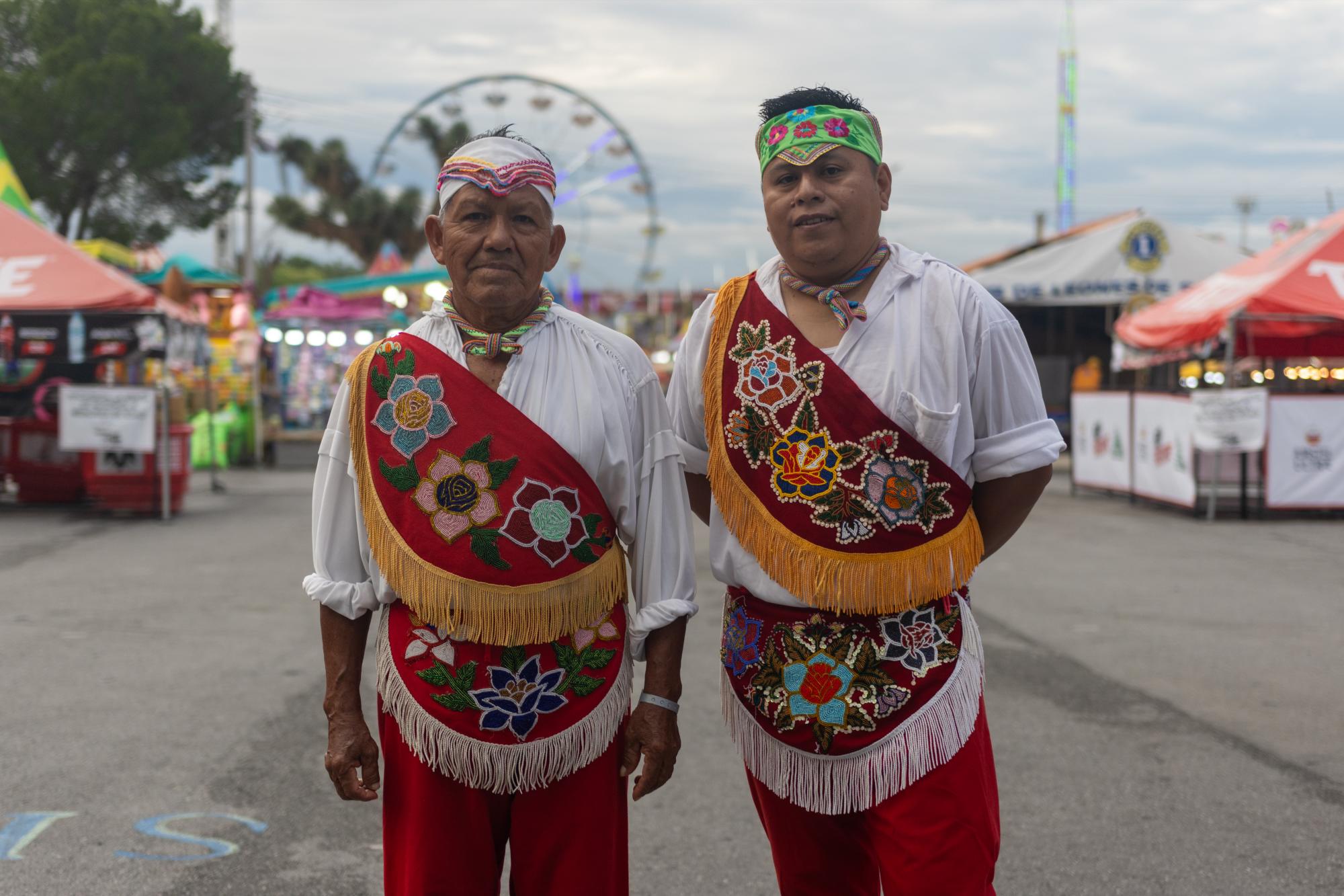 $!Don Enrique García, de 70 años de edad, forma parte del grupo de los Voladores de Papantla que se presentan en la Feria de Saltillo.