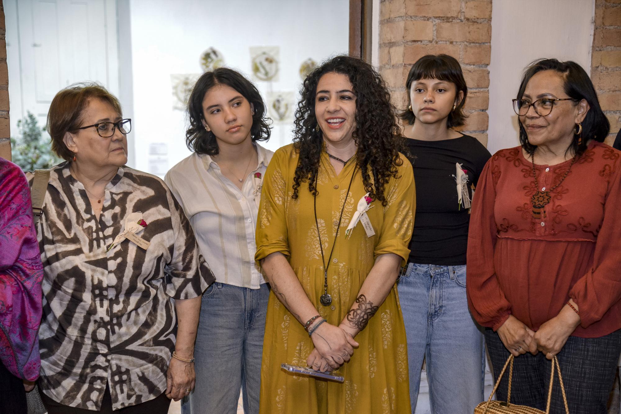 $!Las 15 artistas se vieron acompañadas por su familia y amigos en el momento de la inauguración.