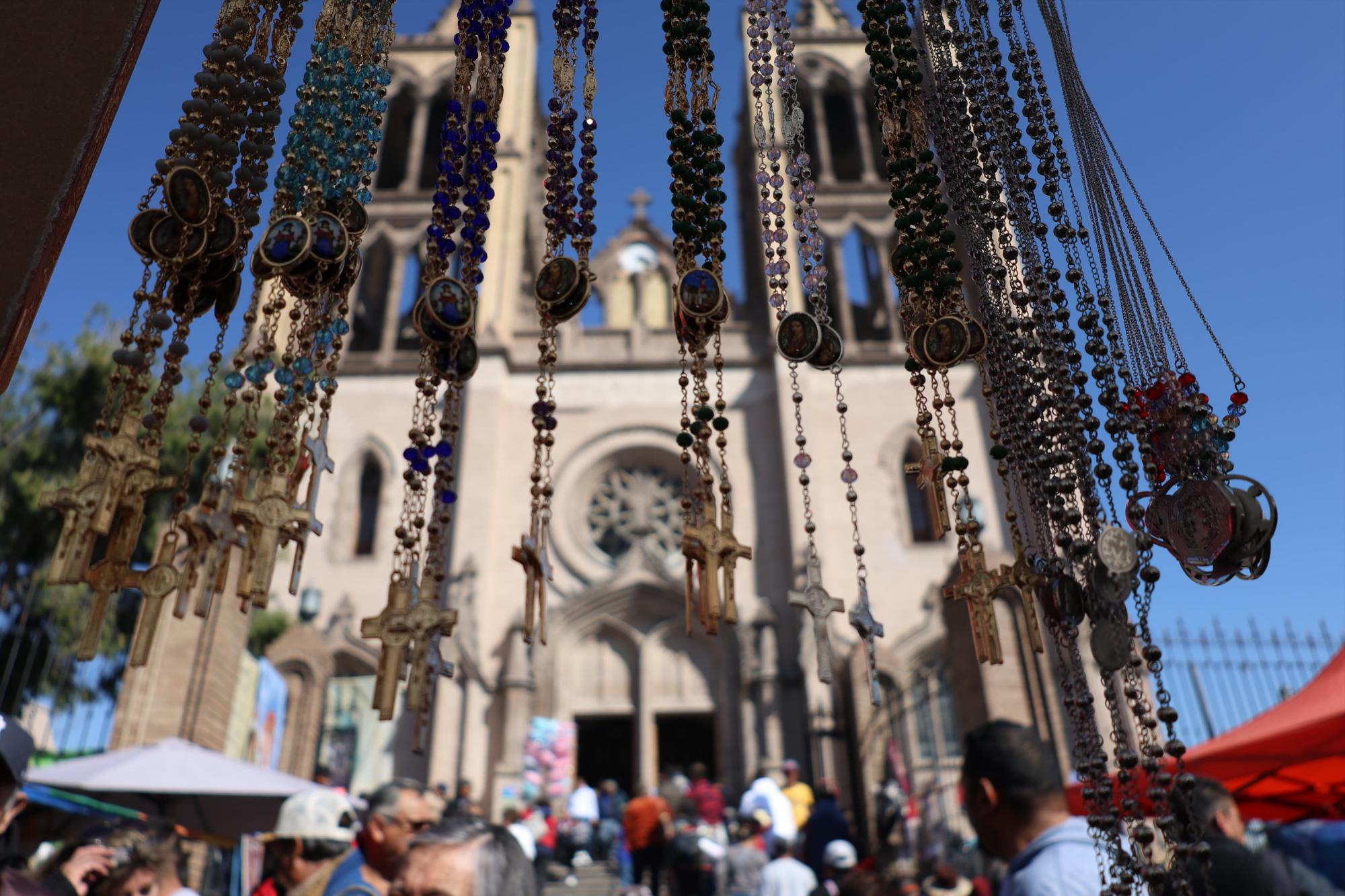 $!Una multitud de fieles, entre rezos y cantos, demuestra cómo la devoción a la Virgen de Guadalupe sigue viva en Saltillo.