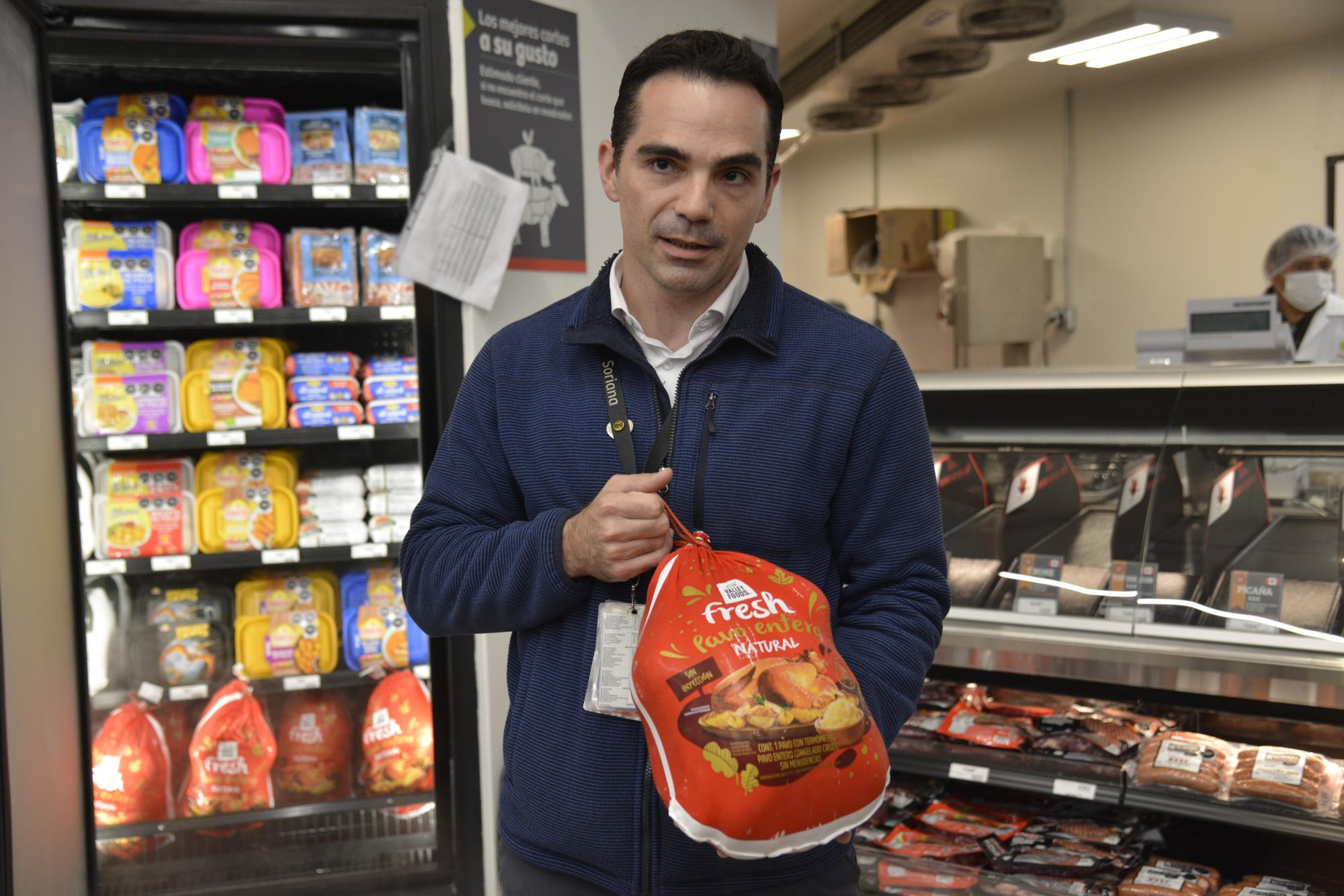 $!Bruno Escriva Machado, director de la tienda Soriana Super Campestre, explicó para VANGUARDIA el concepto innovador del supermercado.