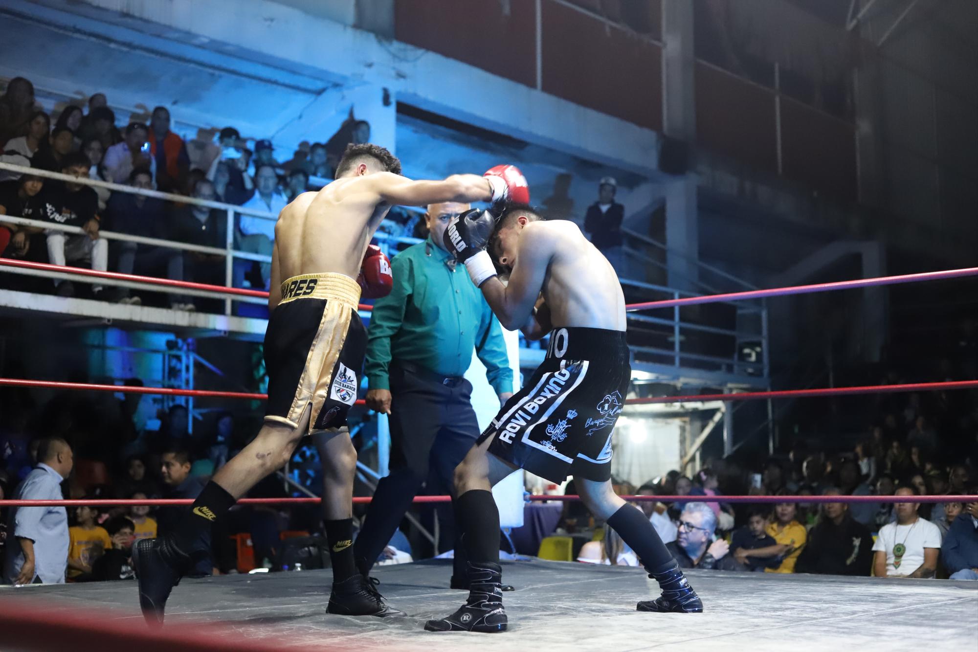 $!Hubo de todo en una función de boxeo que se disfrutó de principio a fin en la Arena.