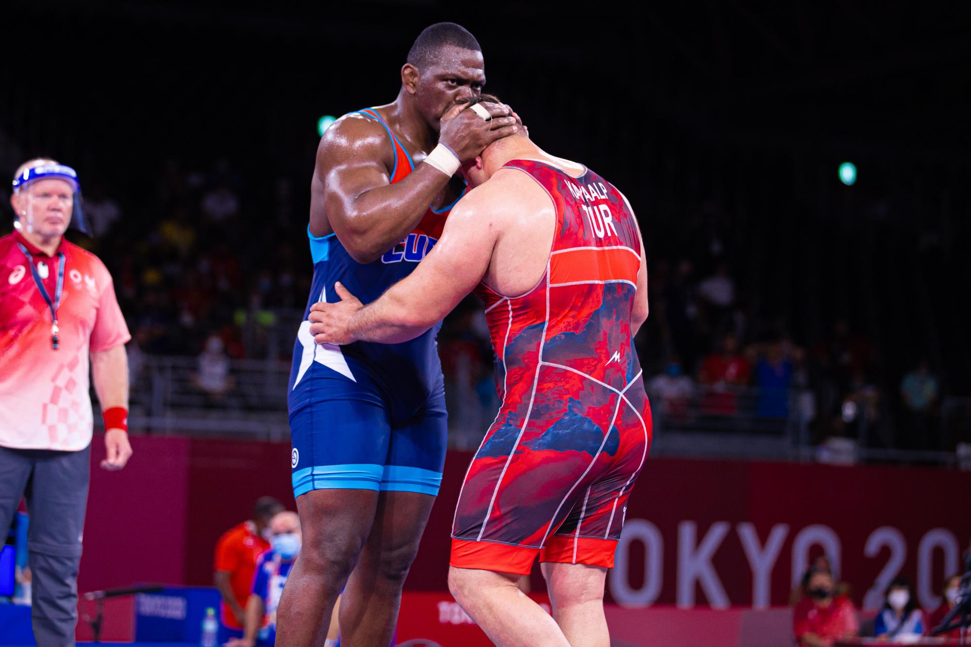 $!Mijaín López, cuatro veces campeón olímpico, sigue fiel a sus raíces en Herradura, Cuba.