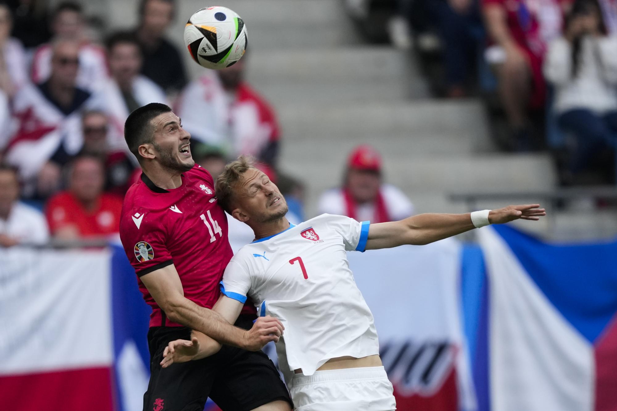 $!George consiguió su primer punto en un torneo importante en el empate contra Chequia en la Euro 2024.