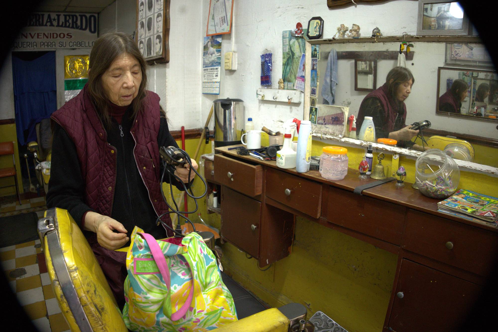 $!Las peluquerías tradicionales resisten pese a la competencia con grandes franquicias.