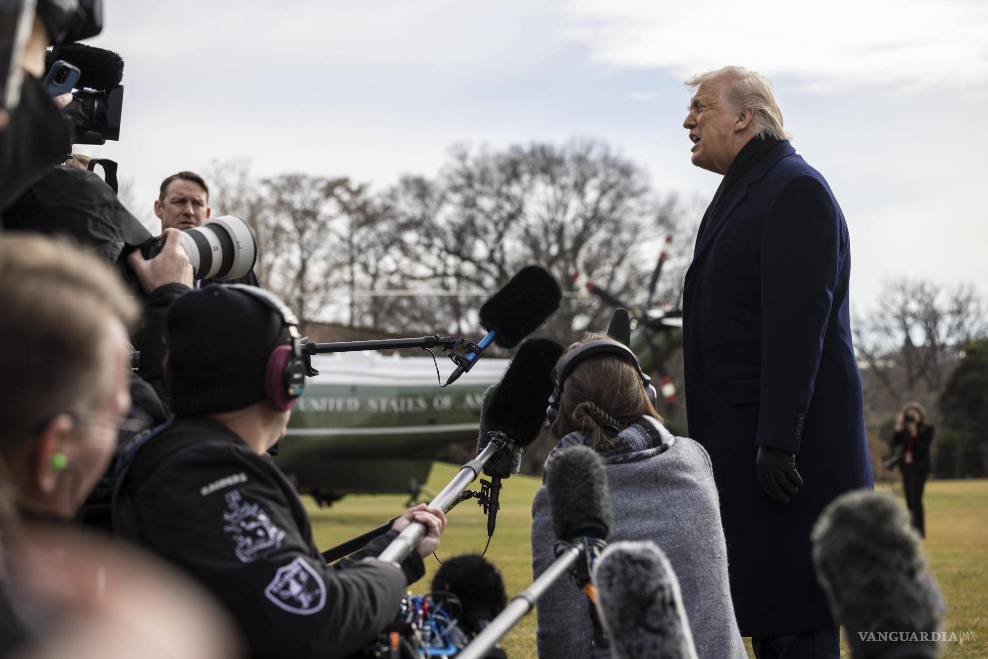 $!El presidente Donald Trump ante los medios, reafirmando su intención de adquirir Groenlandia “por las buenas o por las malas”.