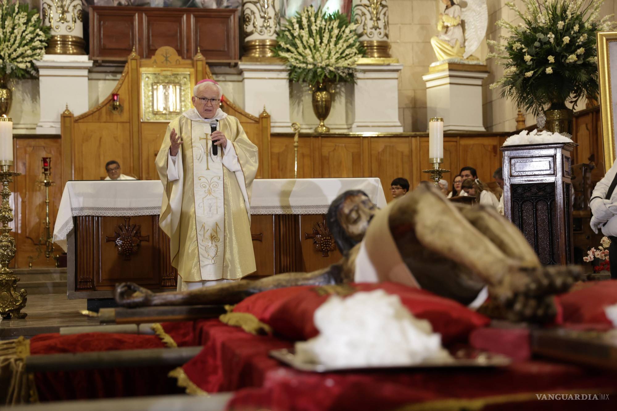 $!Saltillo: Regresa el Santo Cristo a su capilla ante fieles