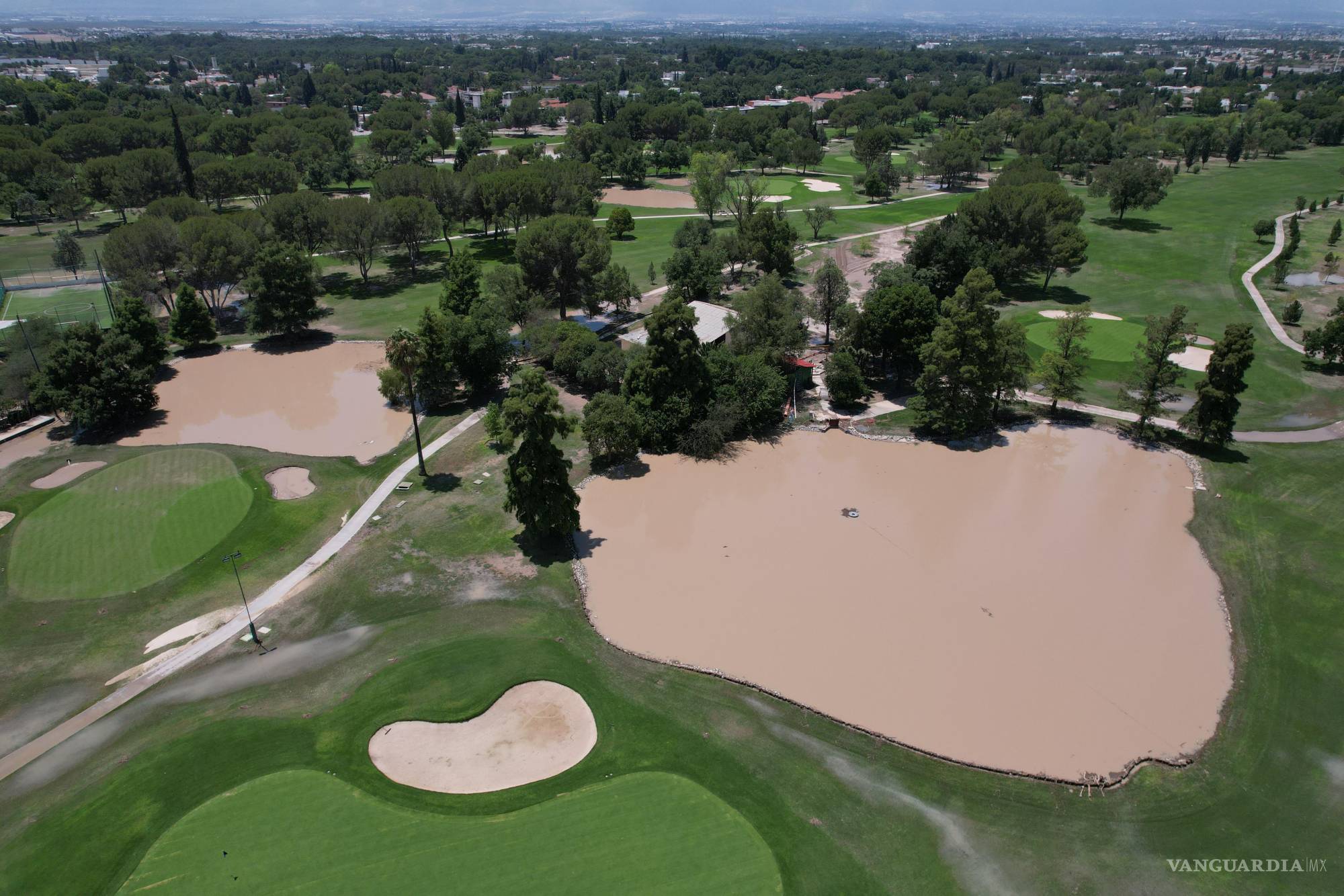 $!El Club Campestre de Saltillo terminó inundado.