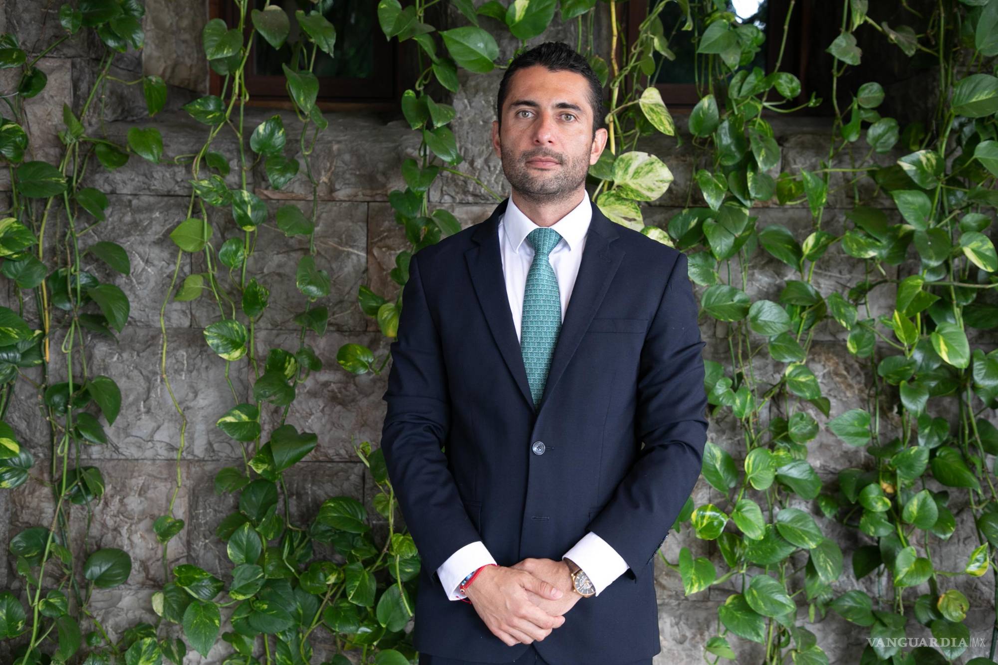 $!El subsecretario de Fomento Económico y Atracción a la Inversión de Oaxaca, Iñigo Arturo Aragón García, resaltó que la feria impulsa la cultura del mezcal y propicia espacios estratégicos para concretar negocios entre productores locales y compradores nacionales e internacionales.