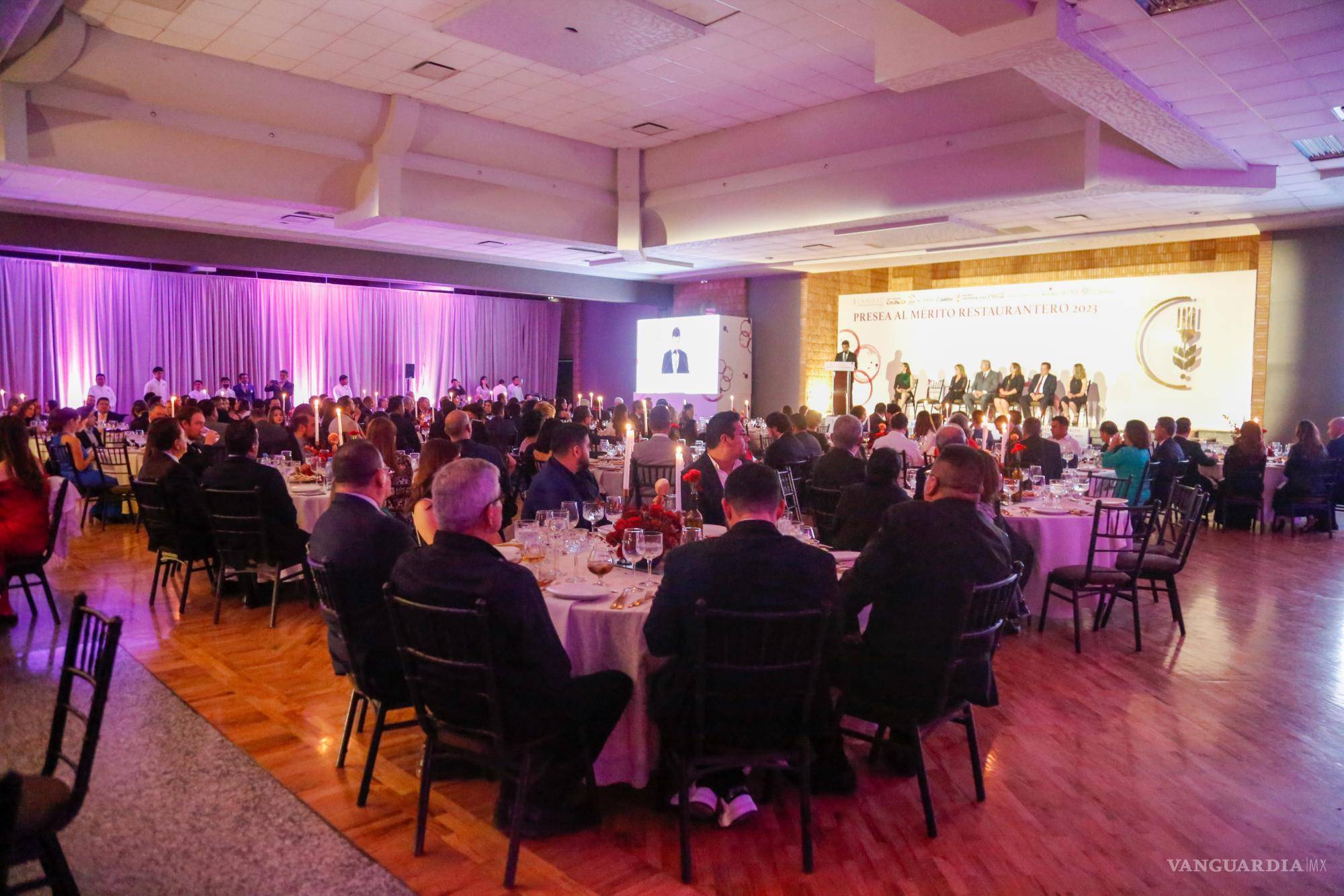 $!Así se vivió la cena en donde asistieron empresarios restauranteros de la localidad.