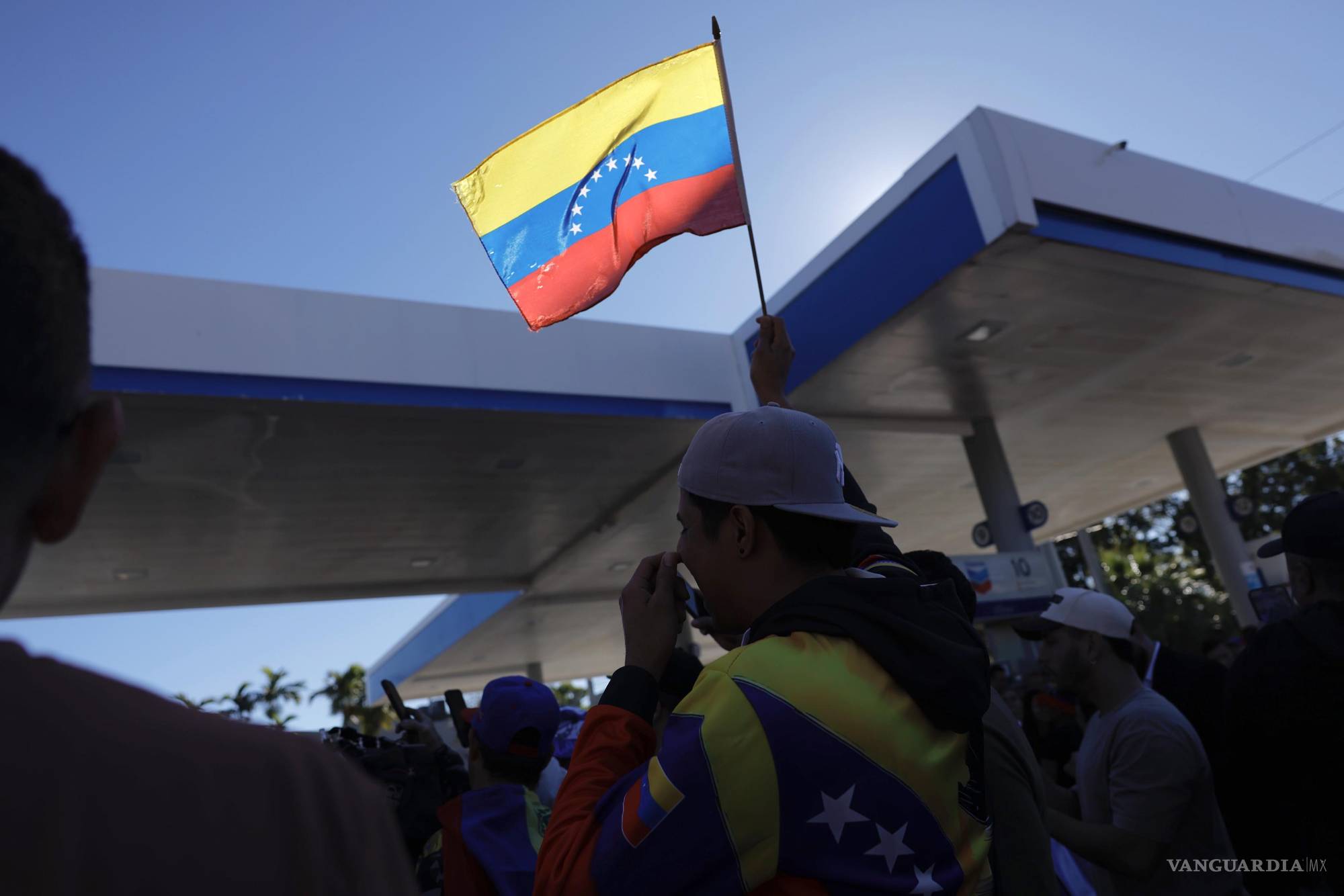 $!Alrededor del mundo, venezolanos que se han exiliado celebraron la captura de quien fuera presidente de su país.