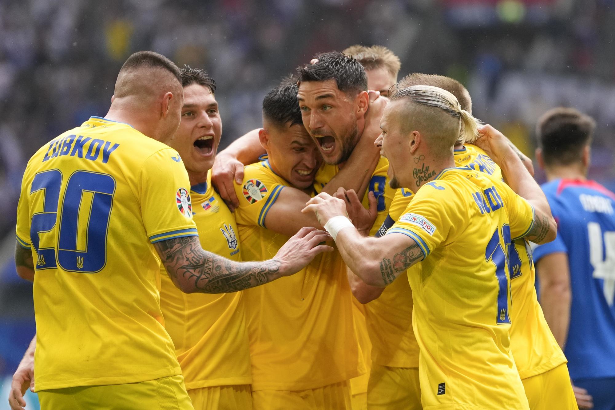 $!Después de que perdieron por goleada 3-0 ante Rumania en su primer encuentro, Ucrania concedió el primer gol ante Eslovaquia.