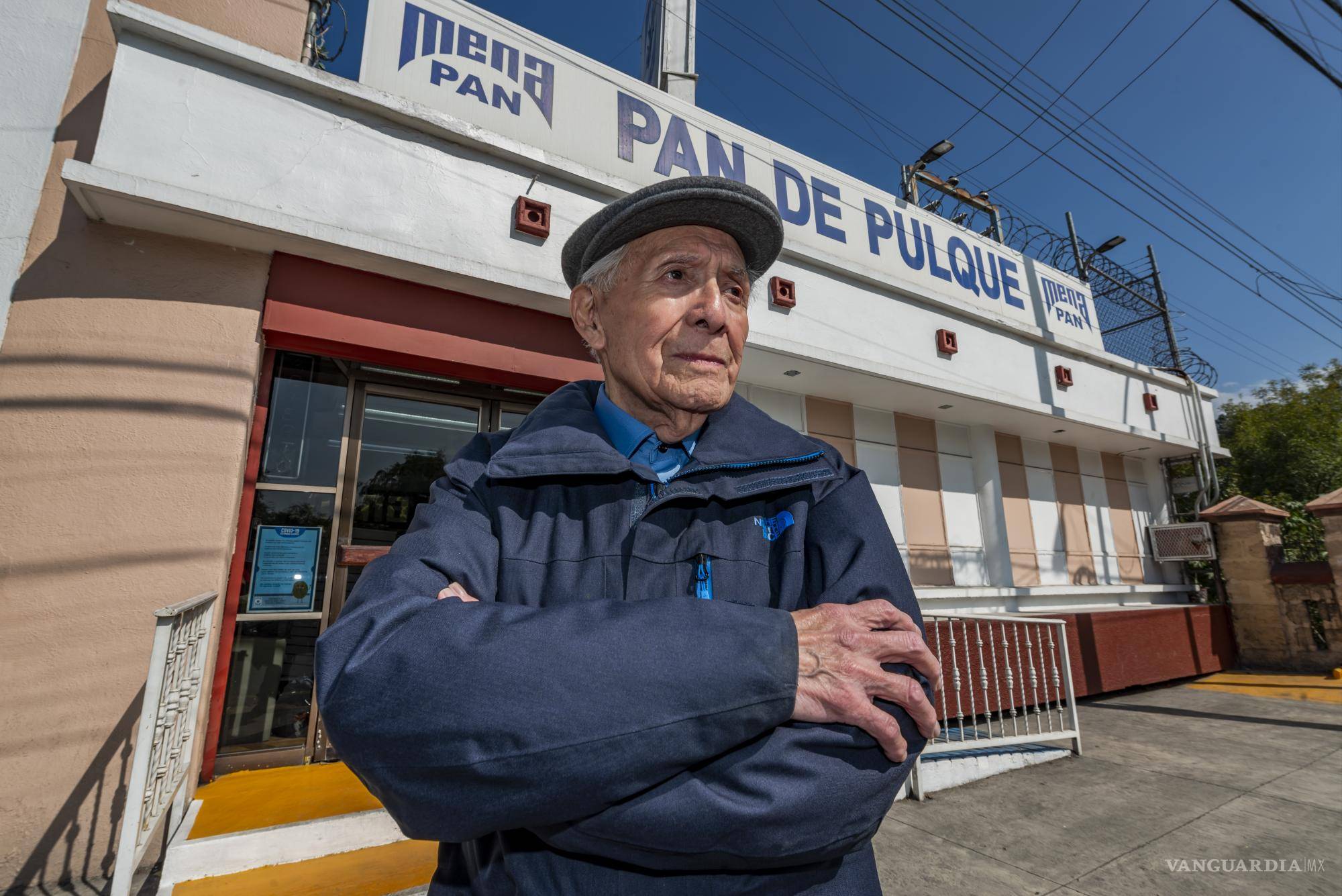 $!La clave es la receta, dice don Jesús. No es solo mezclar el harina con el pulque, el secreto está en eso que llama “darle el punto al pulque”.