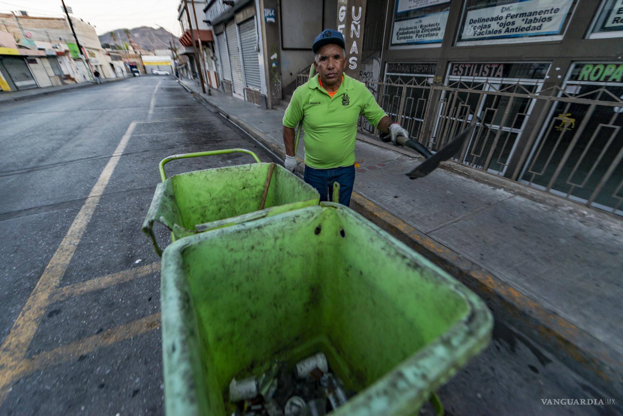 $!La basura más común son envolturas de frituras, dulces y botellas de refresco o agua, además de colillas de cigarro, palitos de madera, platos desechables con residuos de alimentos.