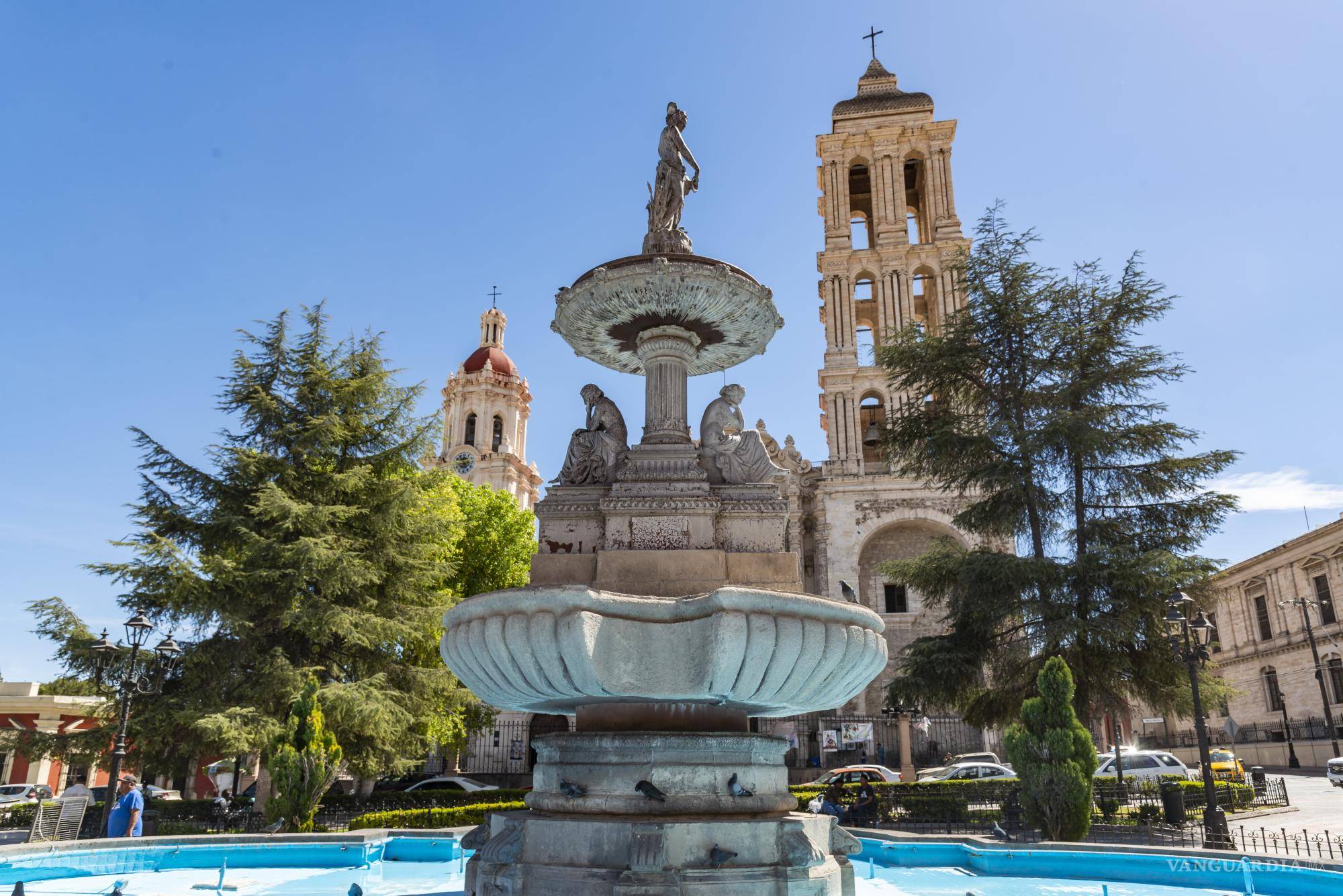 $!Vista de la Fuente de las Ninfas frente a la Catedral de Saltillo.