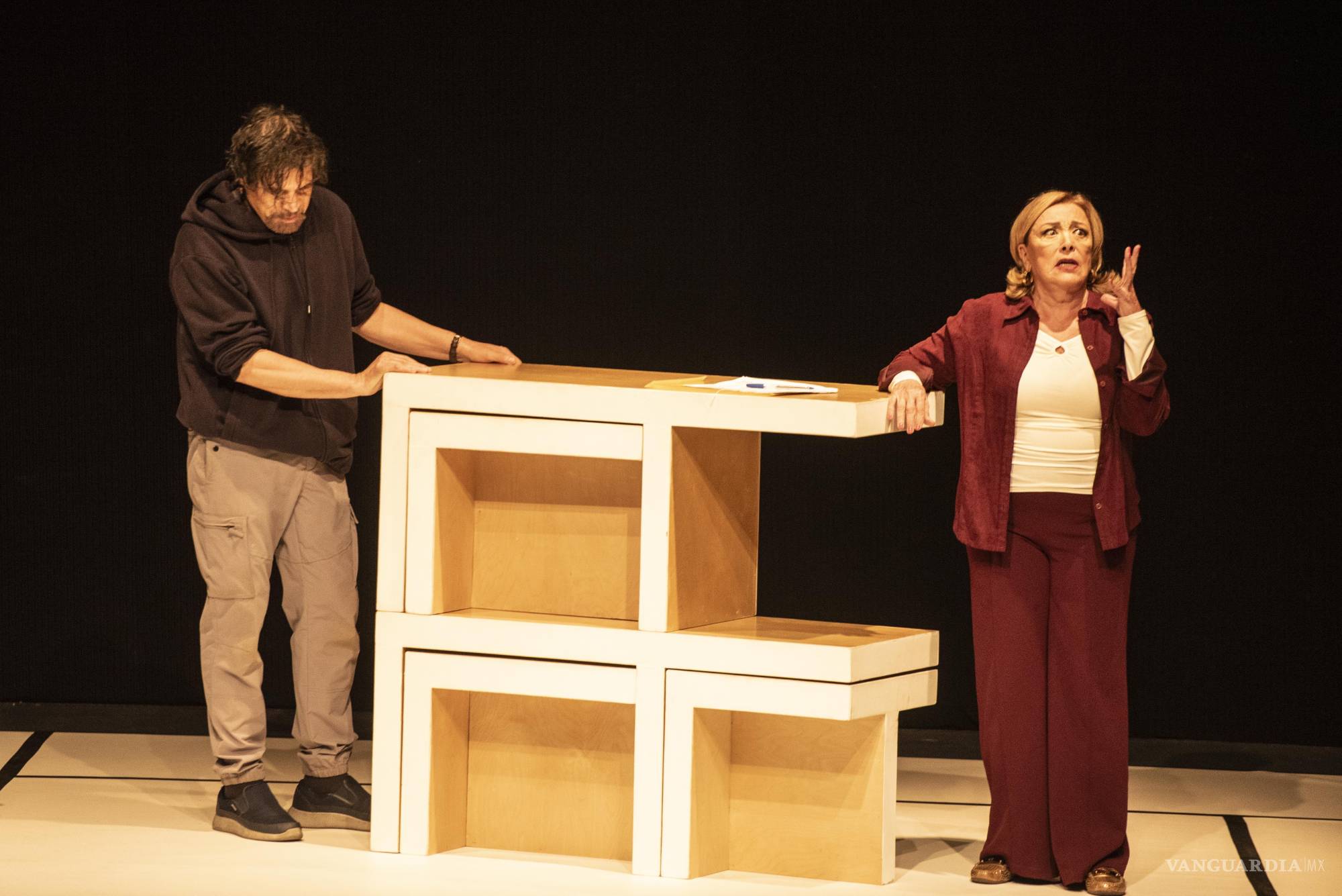 $!Dupla. Sylvia Pasquel y Alberto Estrella protagonizan La Profesora en el Teatro de la Ciudad Fernando Soler.