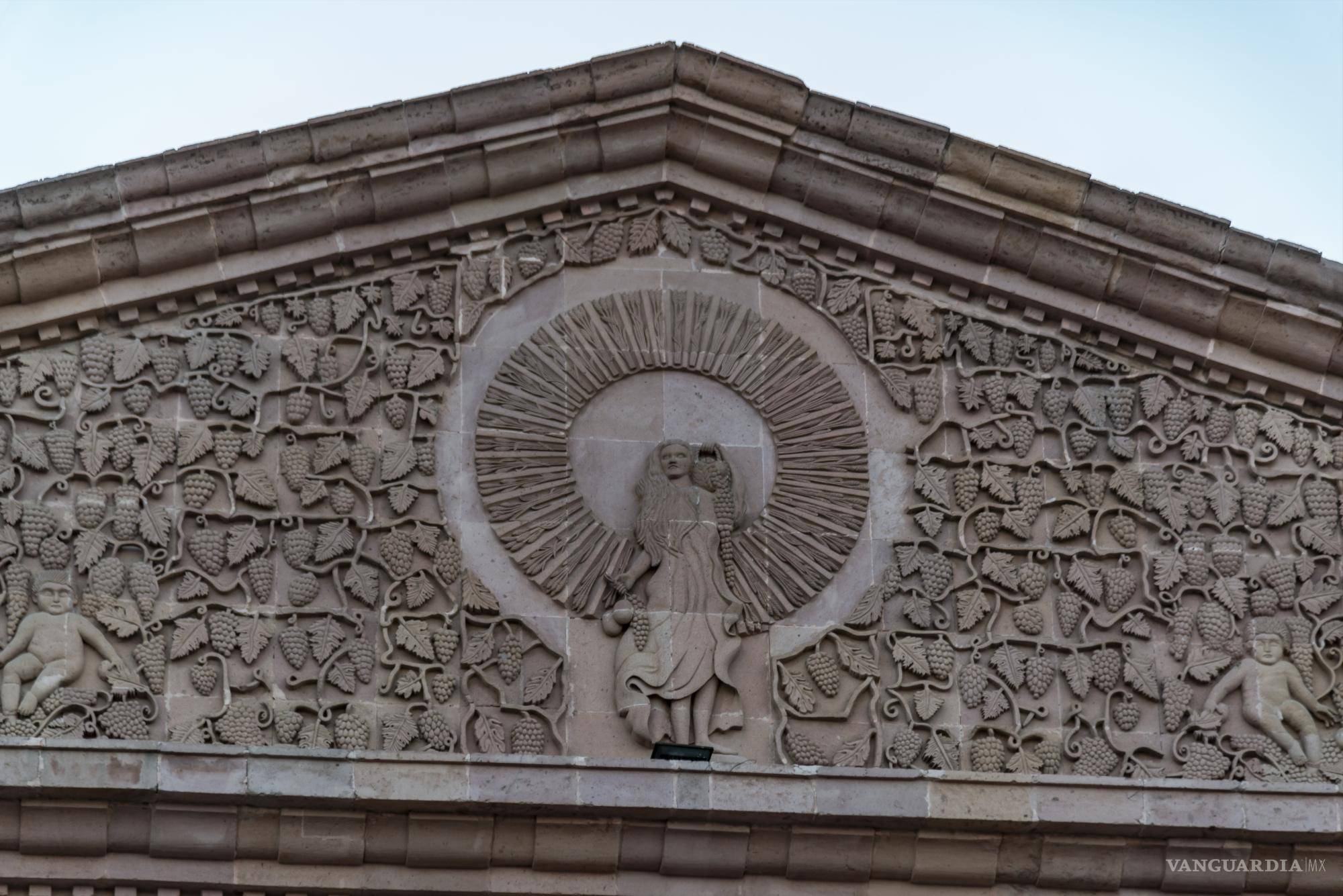 $!Detalles de la fachada del Teatro de la Ciudad Fernando Soler.