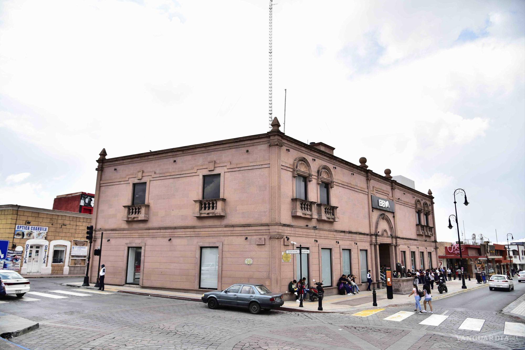 $!Vista actual de la manzana del antiguo Hotel y Banco Coahuila.