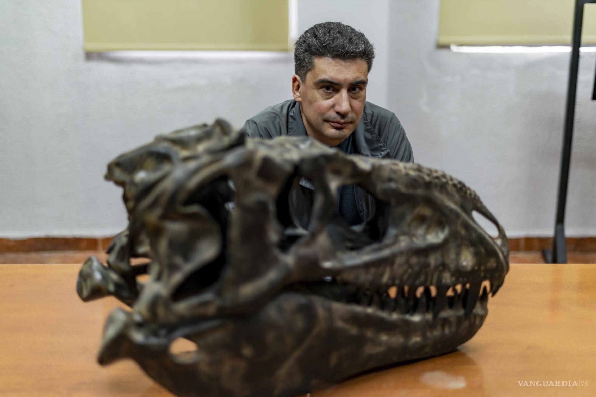 Los paleontólogos aficionados son clave en hallazgos de fósiles de dinosaurios en México: Héctor Rivera, investigador del Museo del Desierto