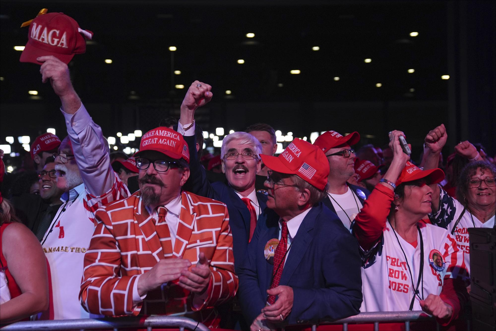 $!Supporters arrive at an election night watch party for Republican presidential nominee former President Donald Trump Tuesday, Nov. 5, 2024, in West Palm Beach, Fla. (AP Photo/Evan Vucci)