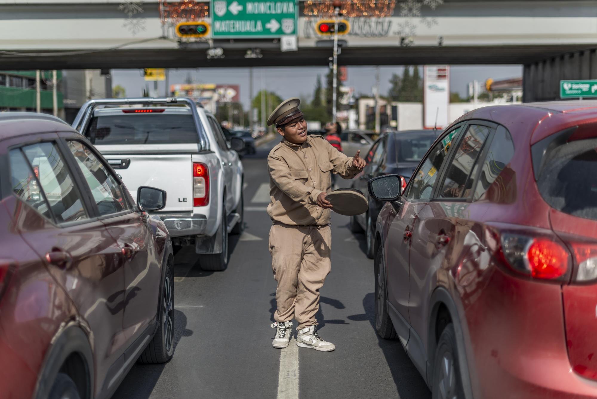 $!Originario de Oaxaca, Don Galdino Flores migró al norte con la esperanza de que el organillo que le regaló su hermano le brinde una nueva oportunidad económica.