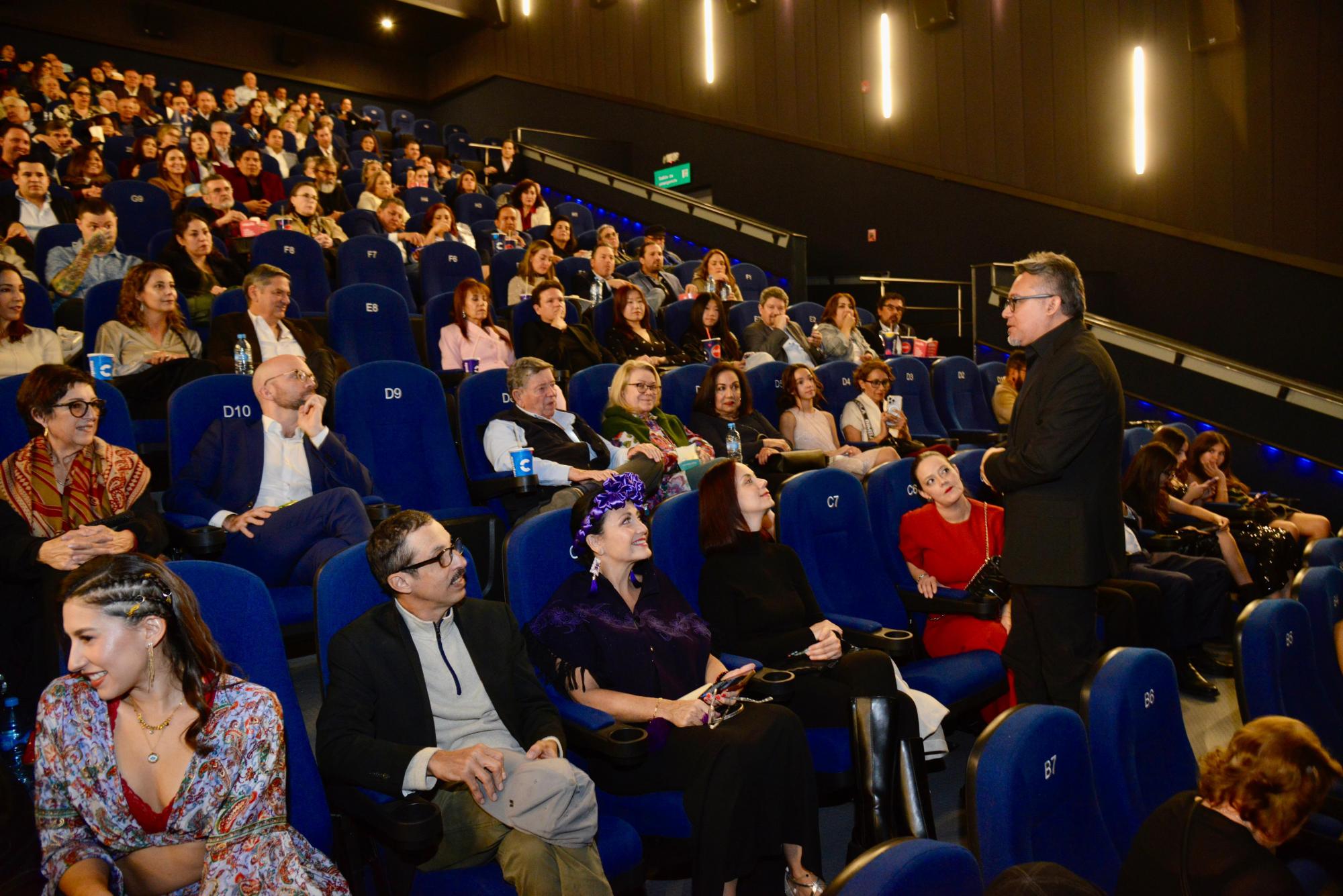 $!La cinta se estrenará tras una mágica y glamurosa alfombra roja, por la que desfilan una larga lista de celebridades en las instalaciones de Cinépolis Villalta.