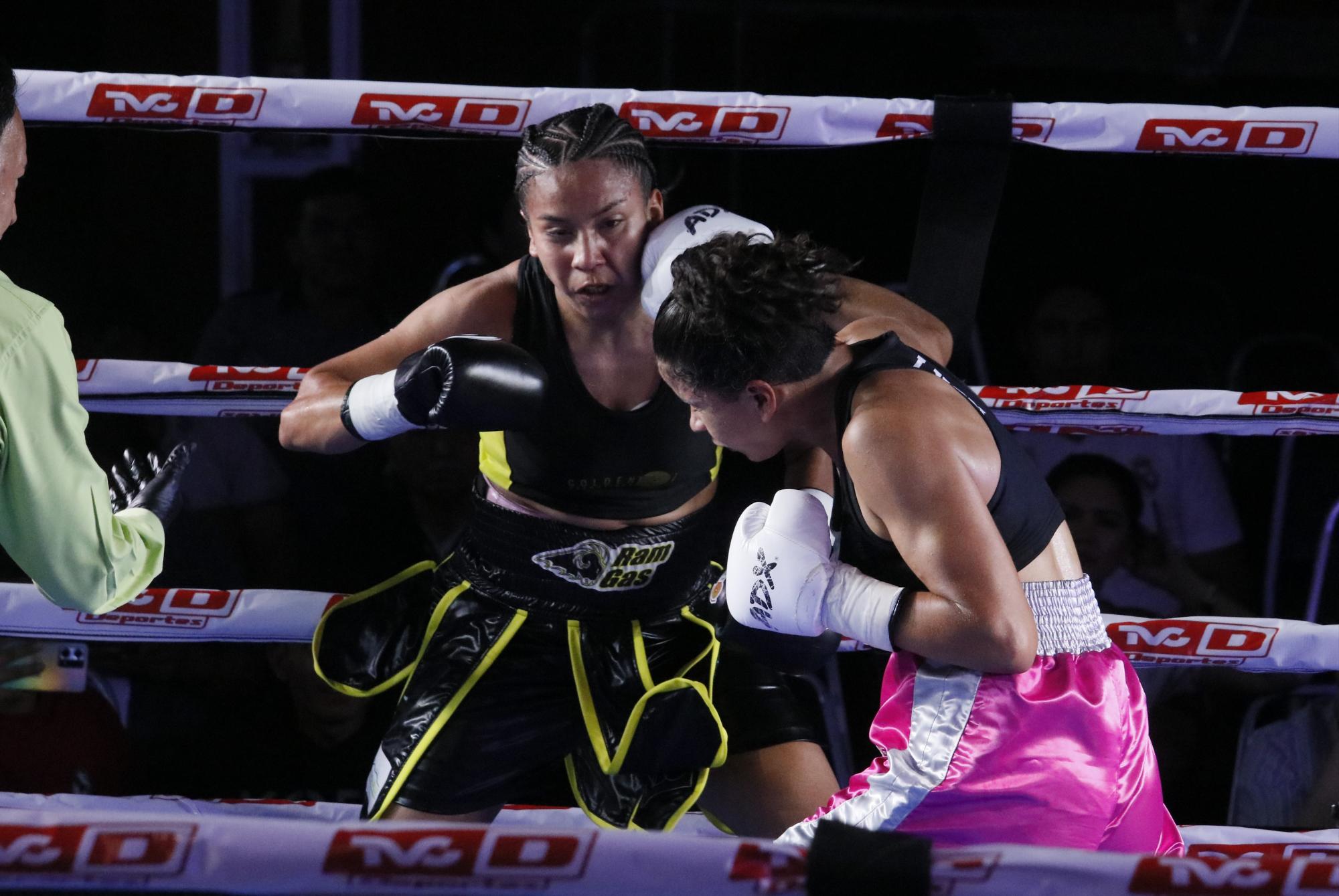 $!Aparicio se quedó con el triunfo de la segunda pelea que protagoniza en la capital.