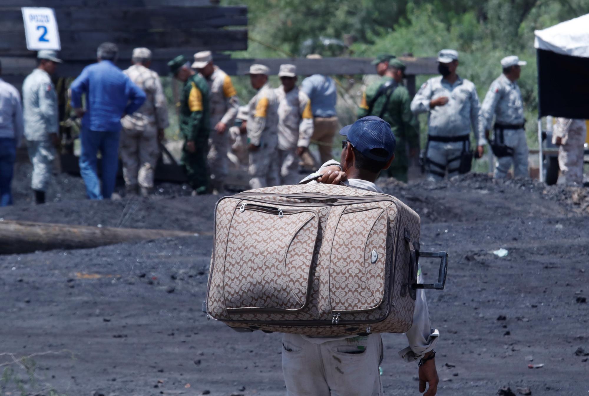 $!Los rostros de la esperanza y la incertidumbre de los familiares de los mineros de ‘El Pinabete’ en Sabinas