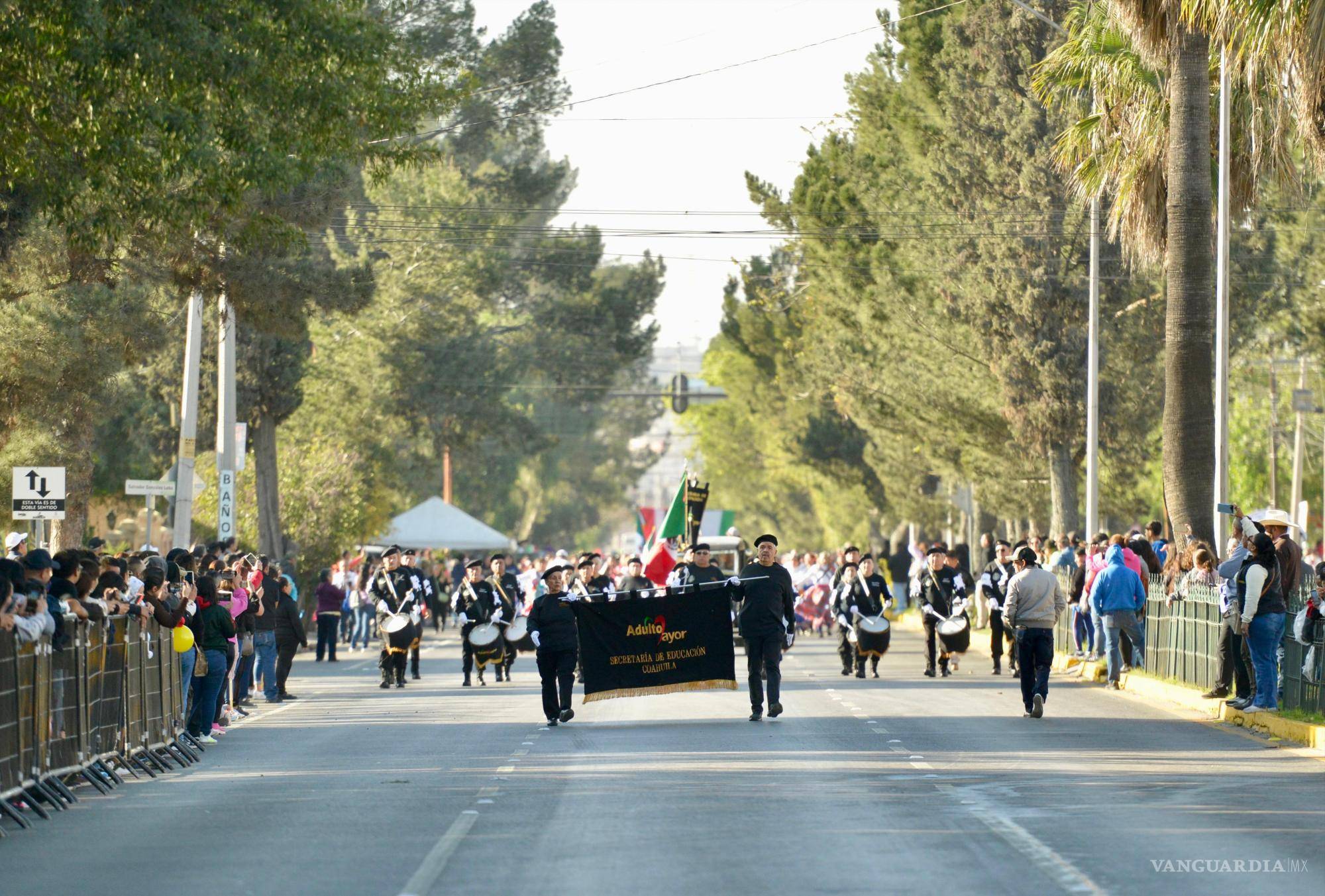 Desairan saltillenses el desfile del 114 aniversario de la Revolución Mexicana