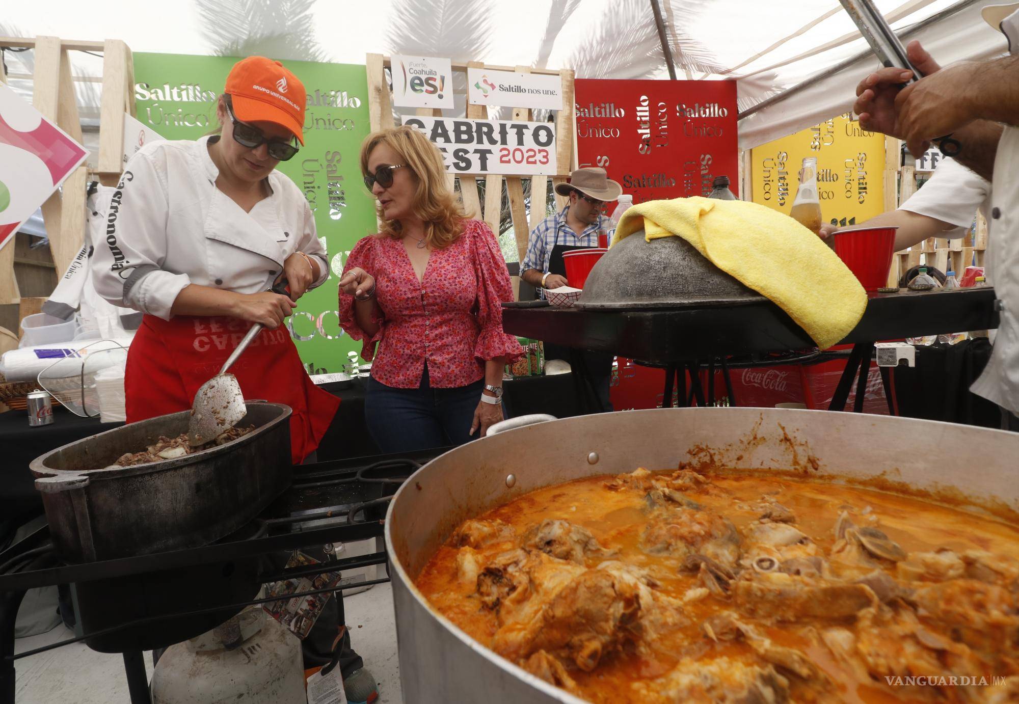 $!Cardamomo y cúrcuma, fueron sumados al orégano y comino; el aceite de oliva y la mantequilla se mezclaron con romero y cítricos para acentuar sabores.