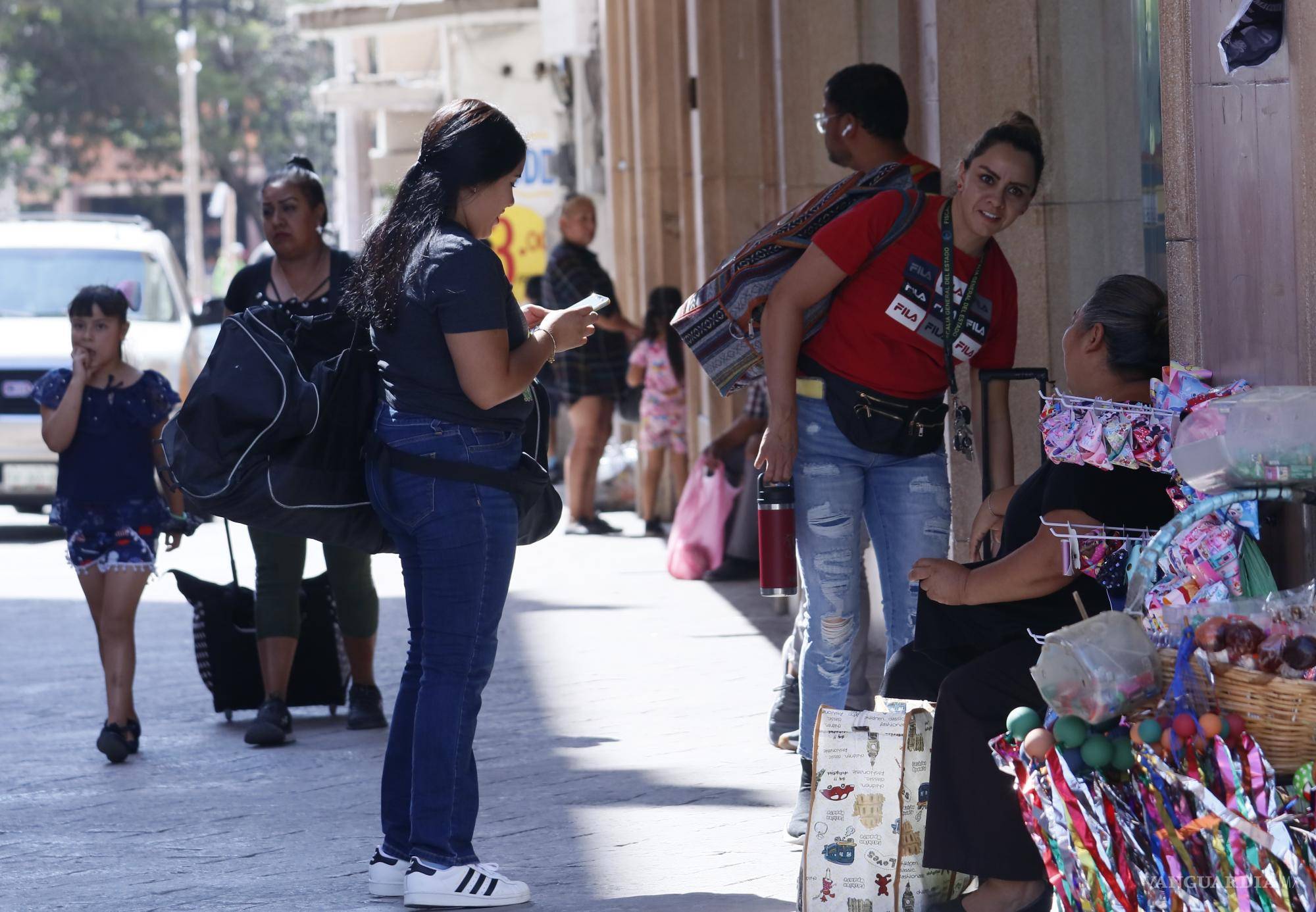 $!A las “nenis” se les puede ver en el primer cuadro de la ciudad los viernes por la tarde.