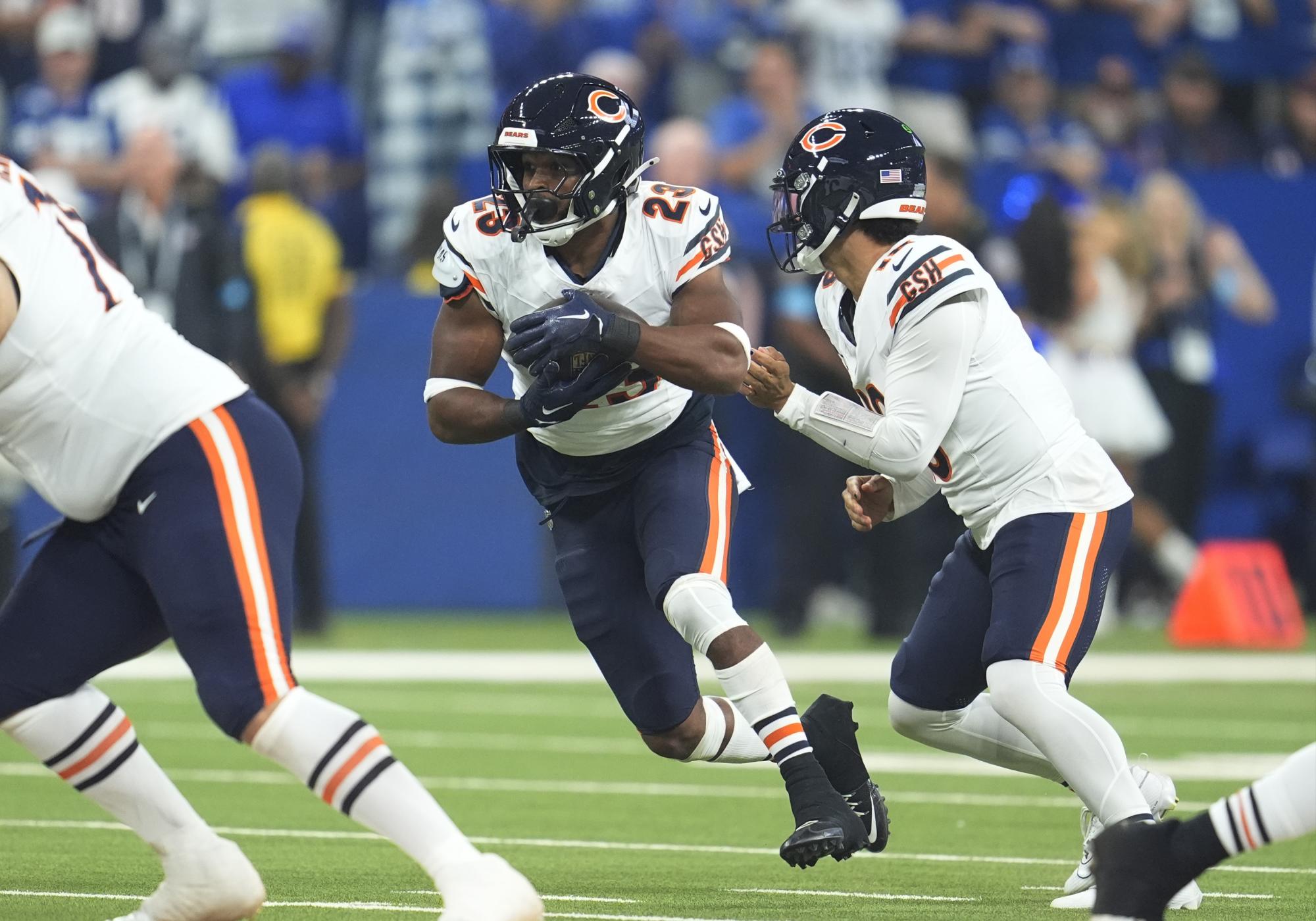 $!Roschon Johnson se perfila como la nueva arma en el ataque terrestre de los Bears tras su regreso de lesión.