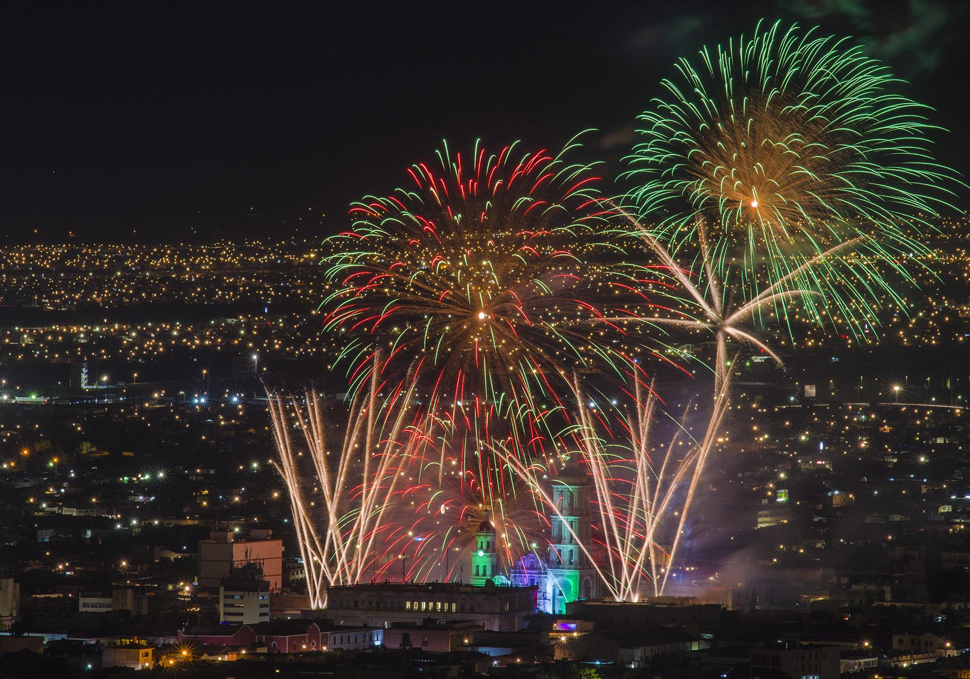 $!Este es el mejor sitio para observar la pirotecnia en fechas festivas, como el 6 de agostoen la celebración del Santo Cristo de la Capilla de Catedral.