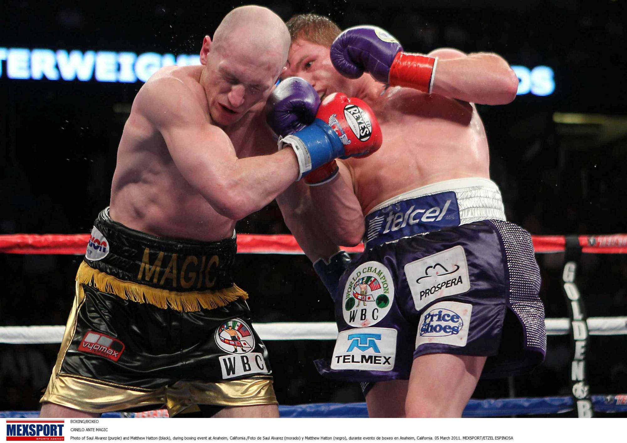 $!Canelo Álvarez se coronó campeón mundial por primera vez al vencer a Matthew Hatton en Anaheim, California.