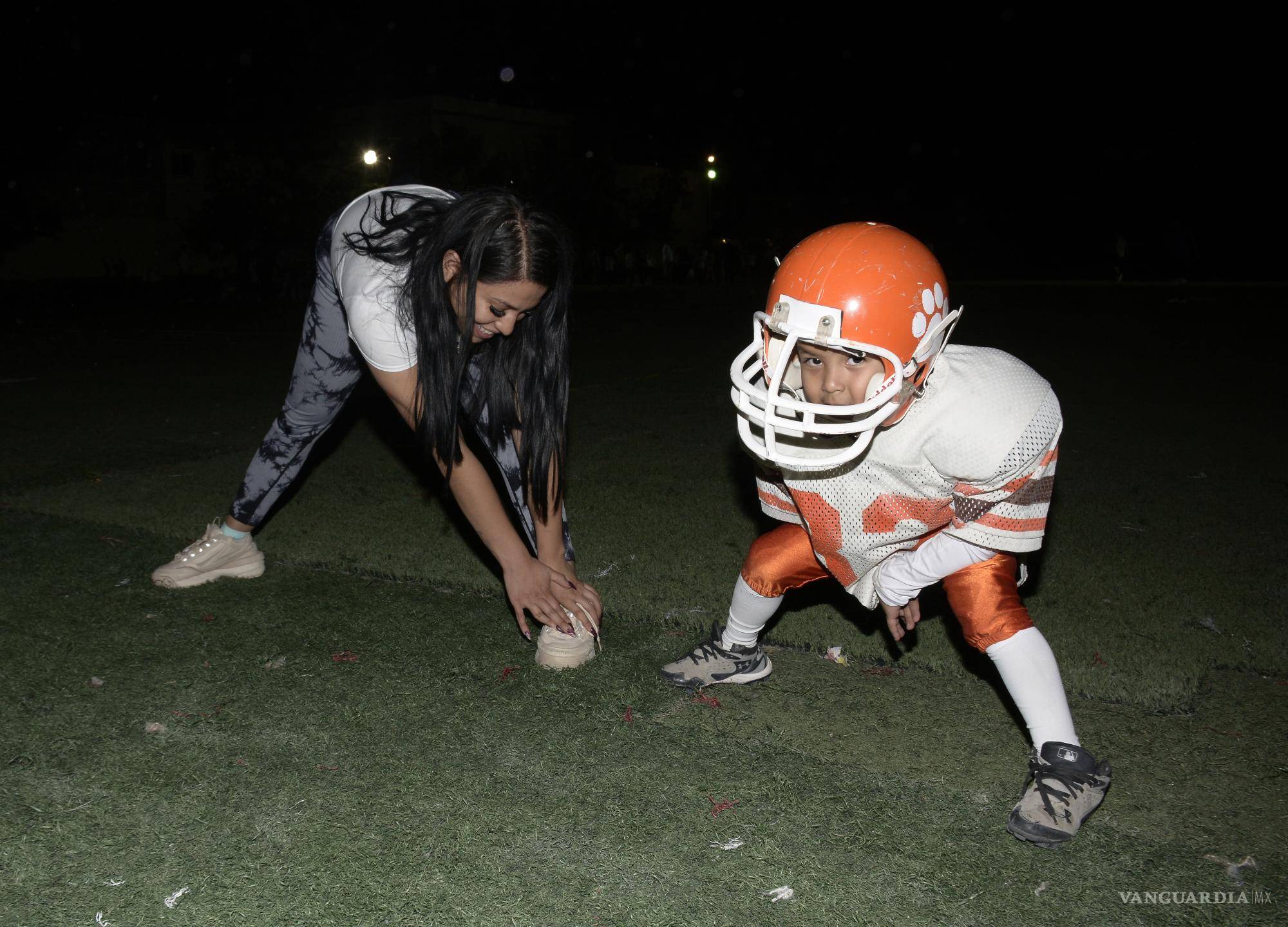 $!Abigaíl y Daniel Briones durante la calistenia de la categoría Botanitas.