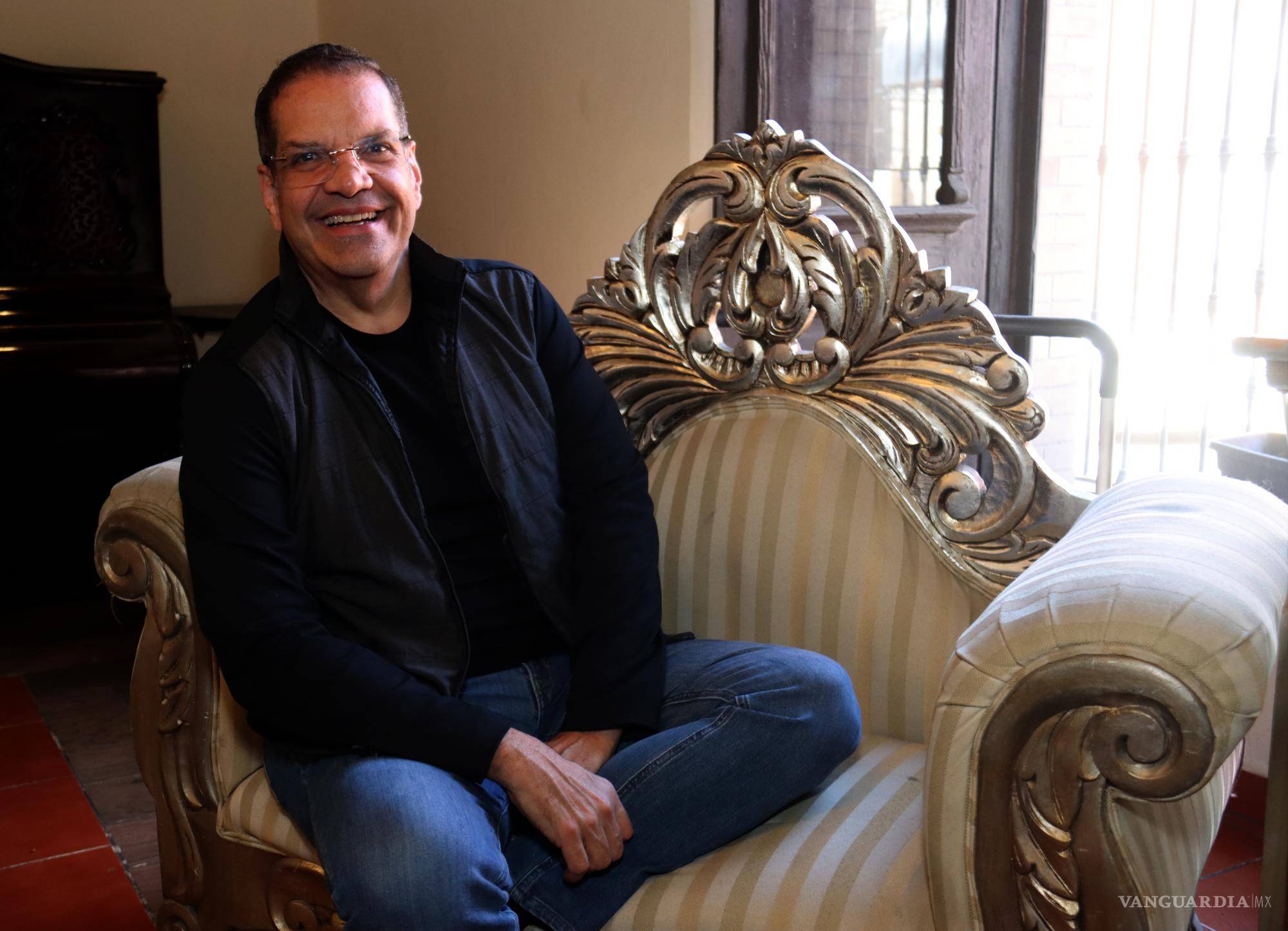 $!El barítono también compartió su perspectiva sobre las estrategias que hacen exitoso un proyecto como una compañía de ópera.