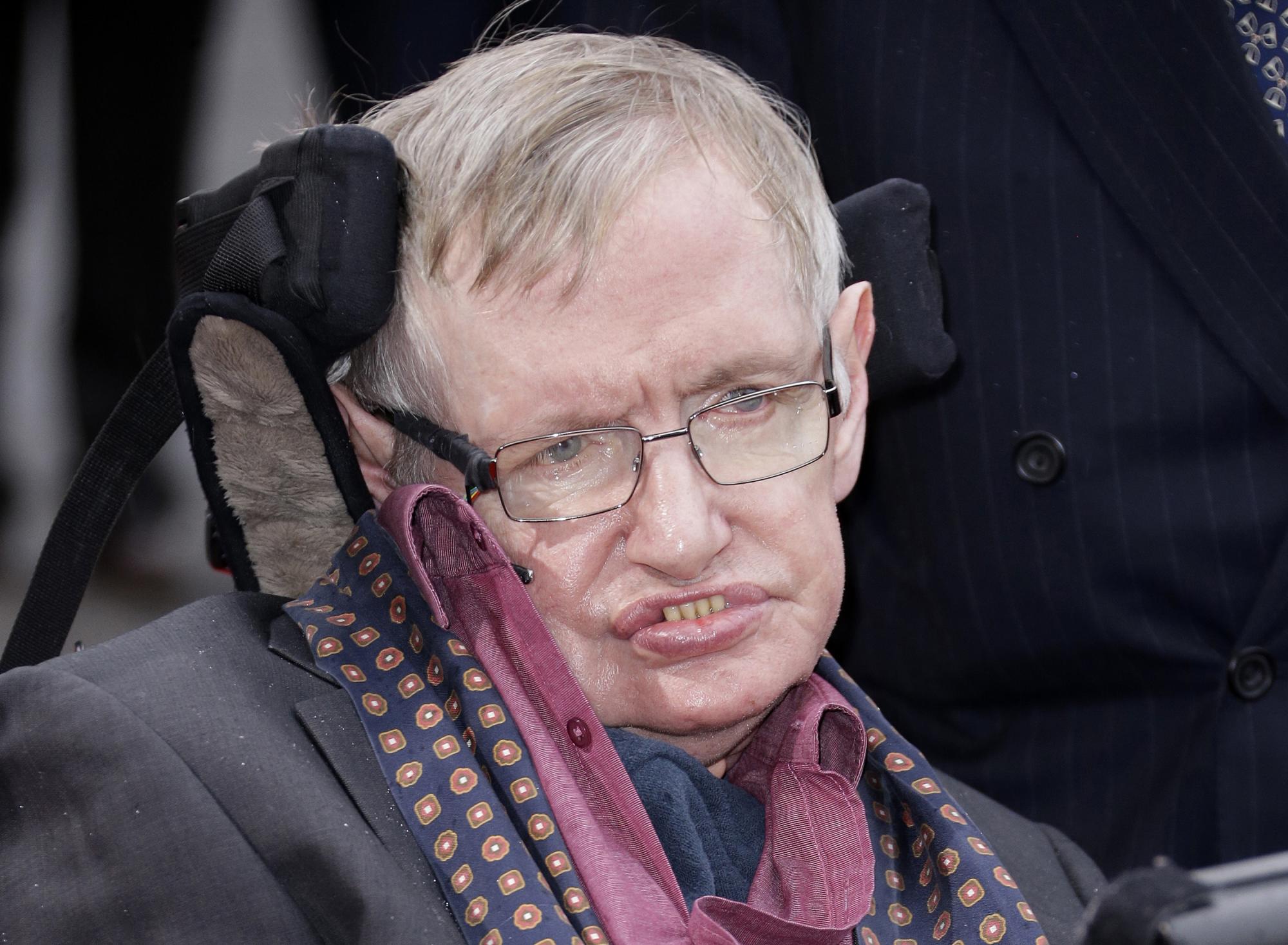 $!El nombre de Stephen Hawking aparece en los documentos revelados esta semana, ligándolo a una supuesta orgía.