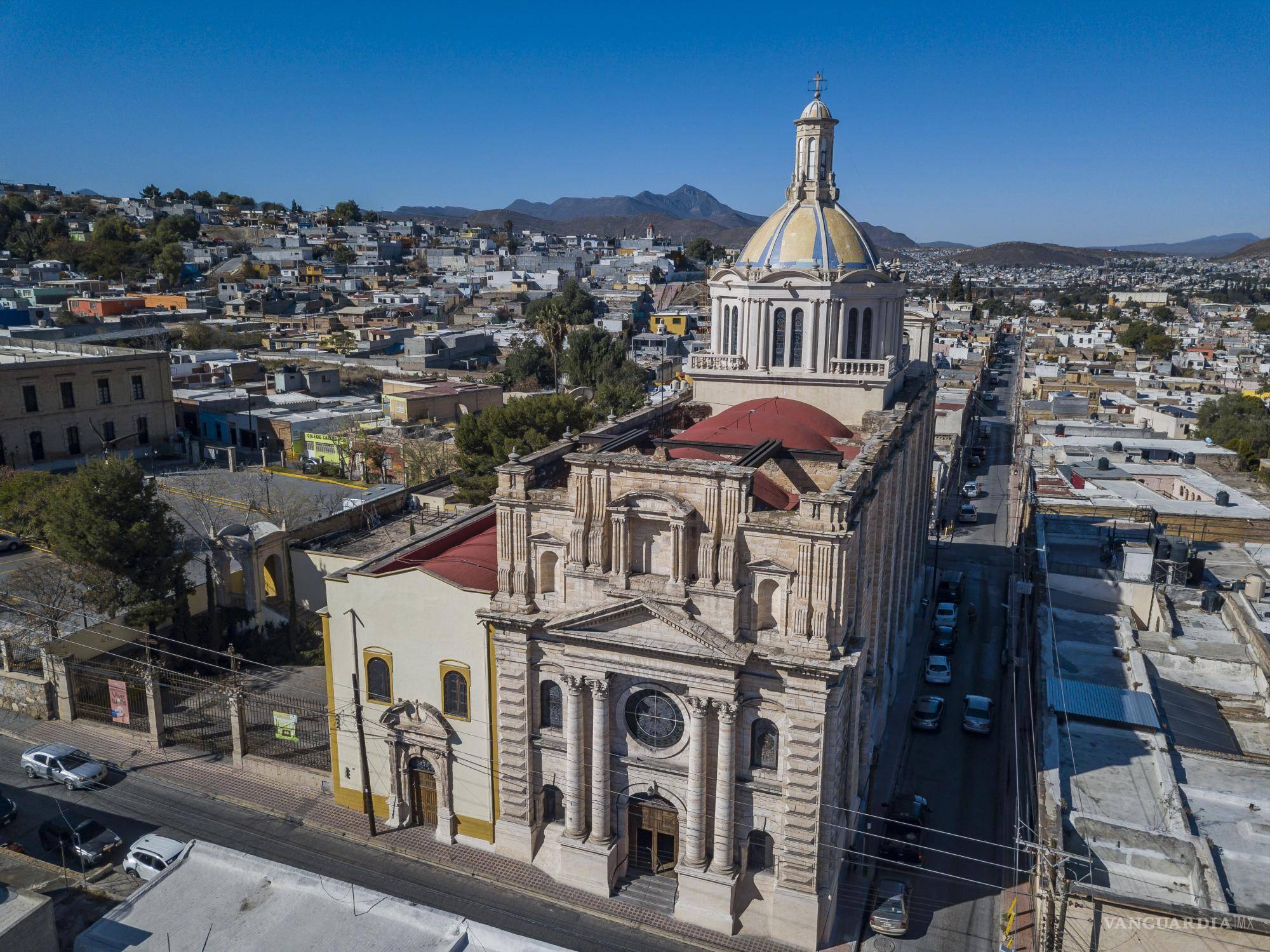 $!Vista aérea del templo de San Juan Nepomuceno, en la esquina de las calles Hidalgo y Escobedo.