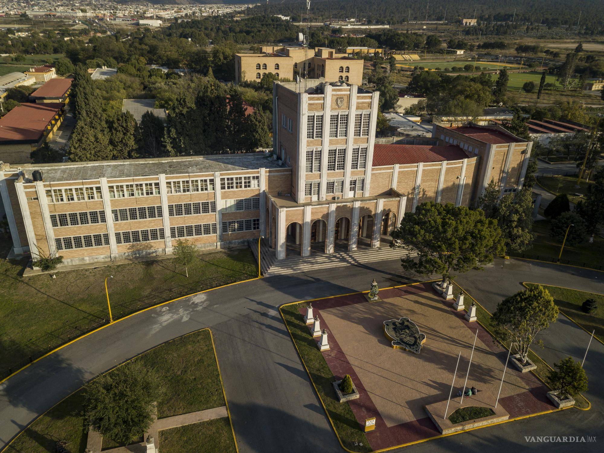 $!El paso de las décadas le ha dado a la universidad huelgas y disputas, pero también la fortaleza para superar crisis económicas, guerras y hasta una pandemia.