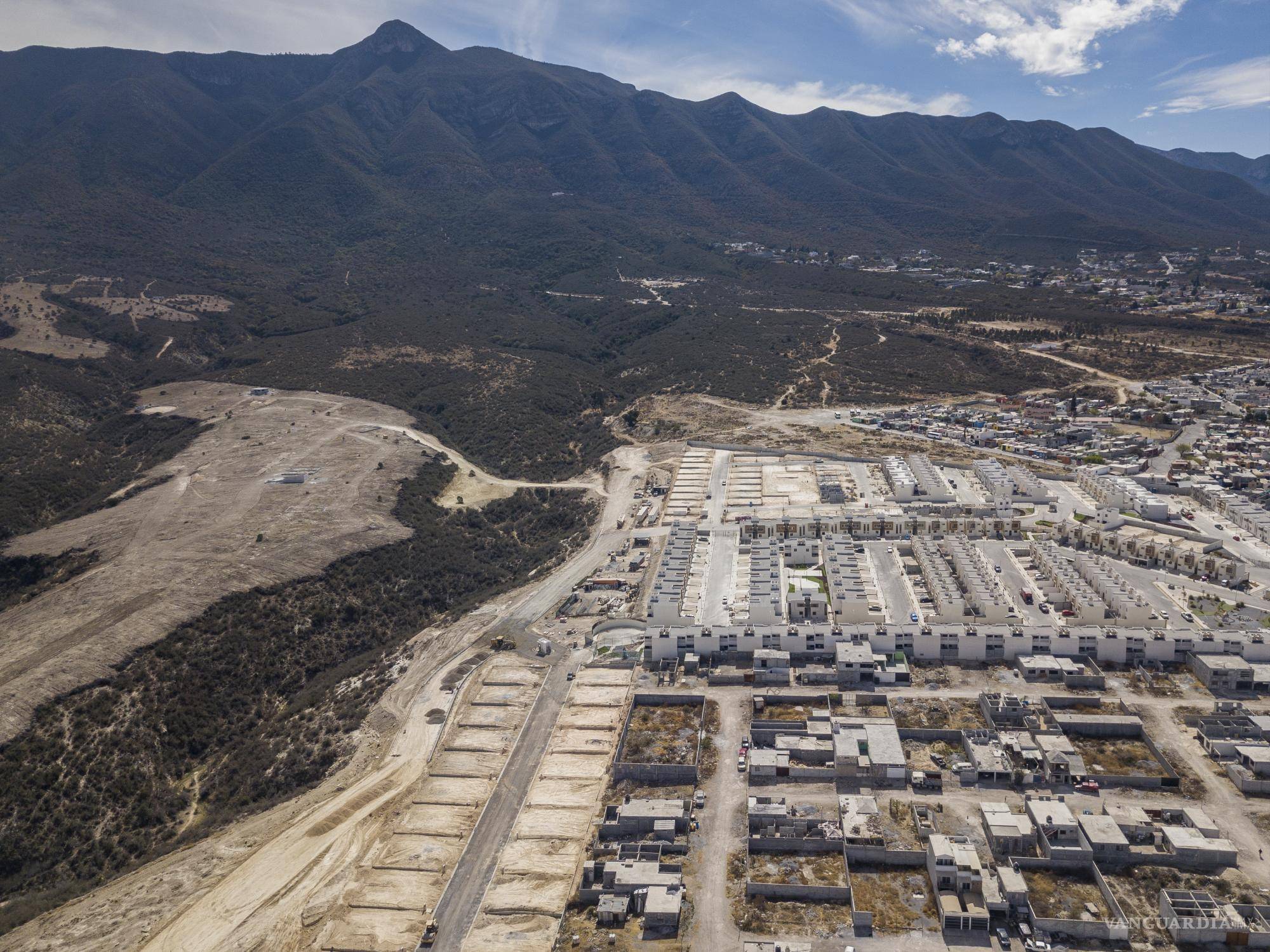 $!La invasión del área urbana a las faldas de la Sierra de Zapalinamé, impide que el agua se filtre al acuífero.