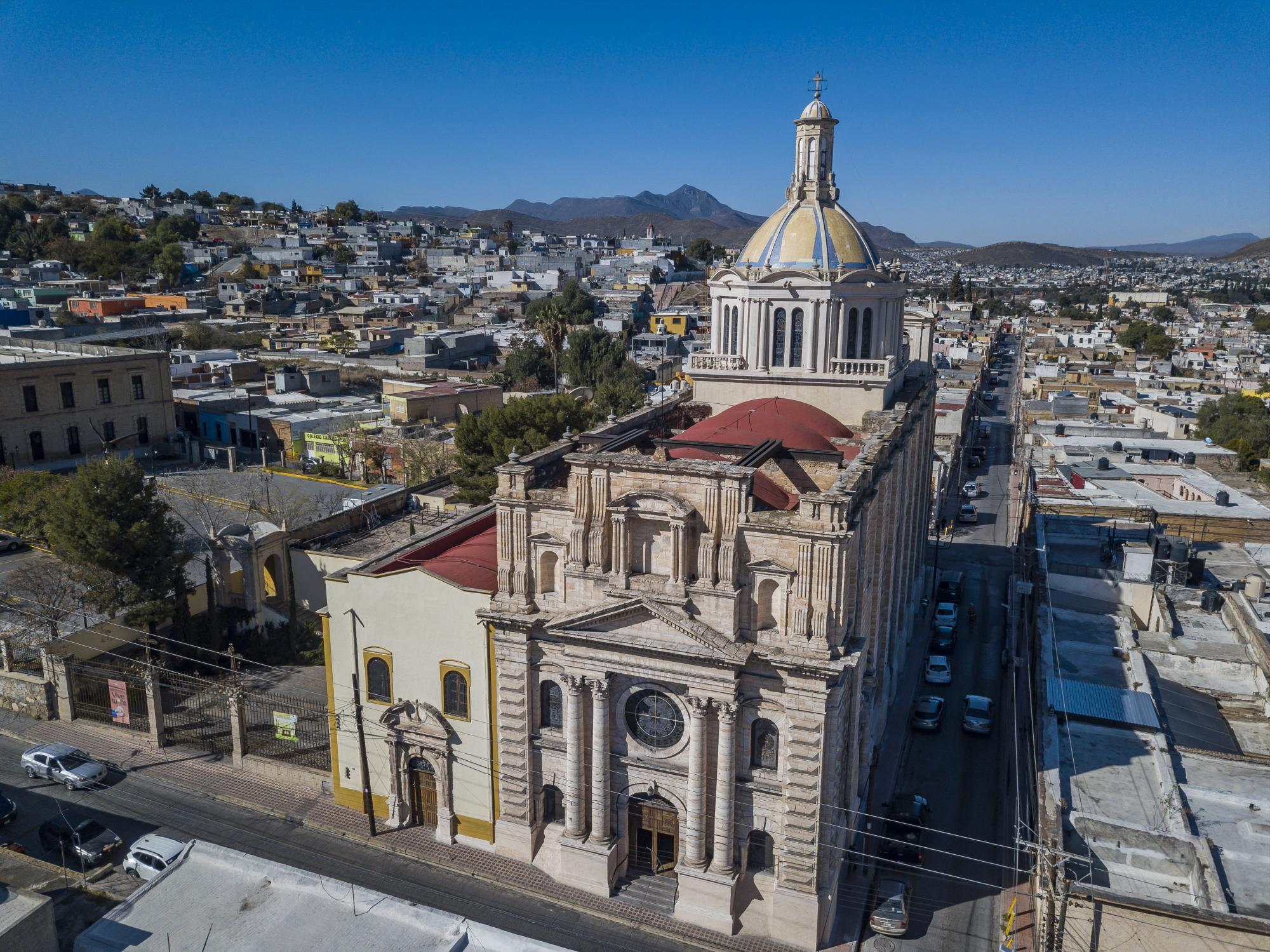 $!Vista aérea del templo de San Juan Nepomuceno, en la esquina de las calles Hidalgo y Escobedo.