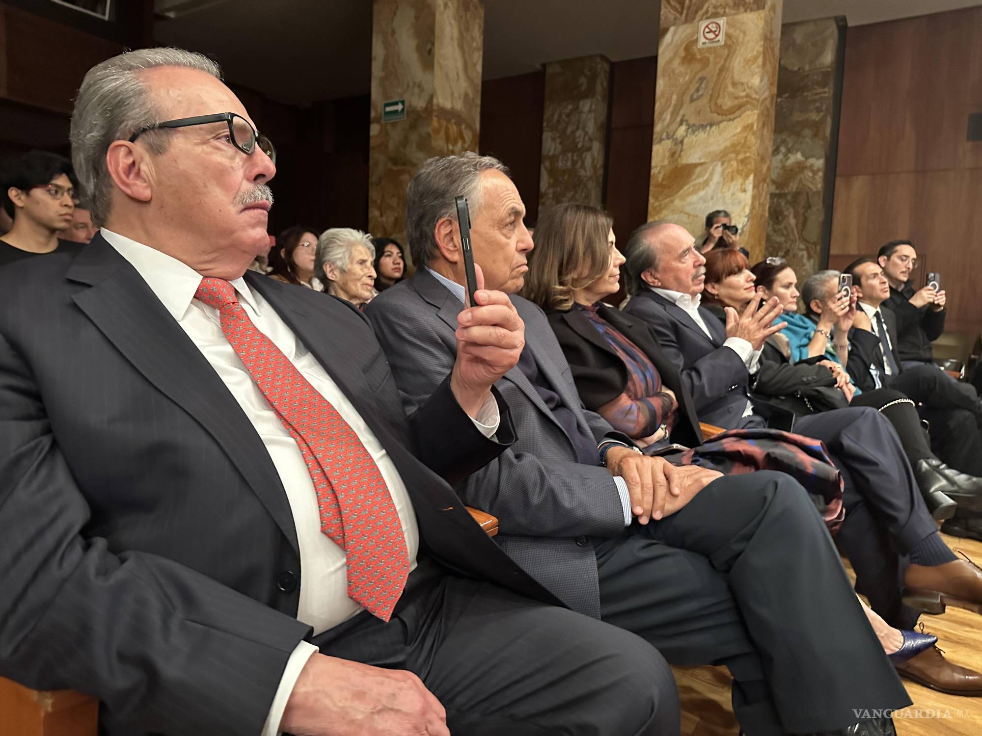 $!El ex gobernador Enrique Martínez y Martínez, así como Hilda Flores fueron otros de los coahuilenses que acompañaron a Catón.