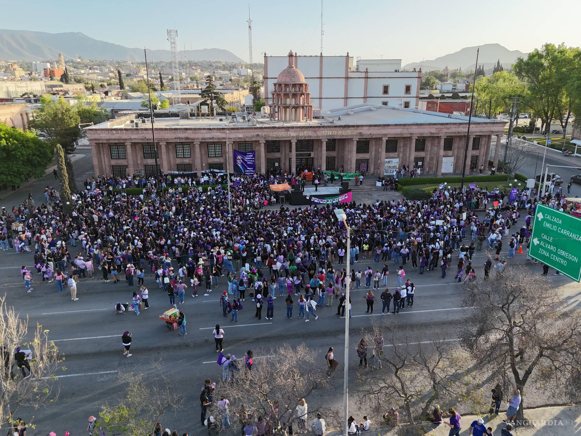 8M: Saltillo se tiñe de morado, una marcha por la libertad, la justicia y la igualdad (video)