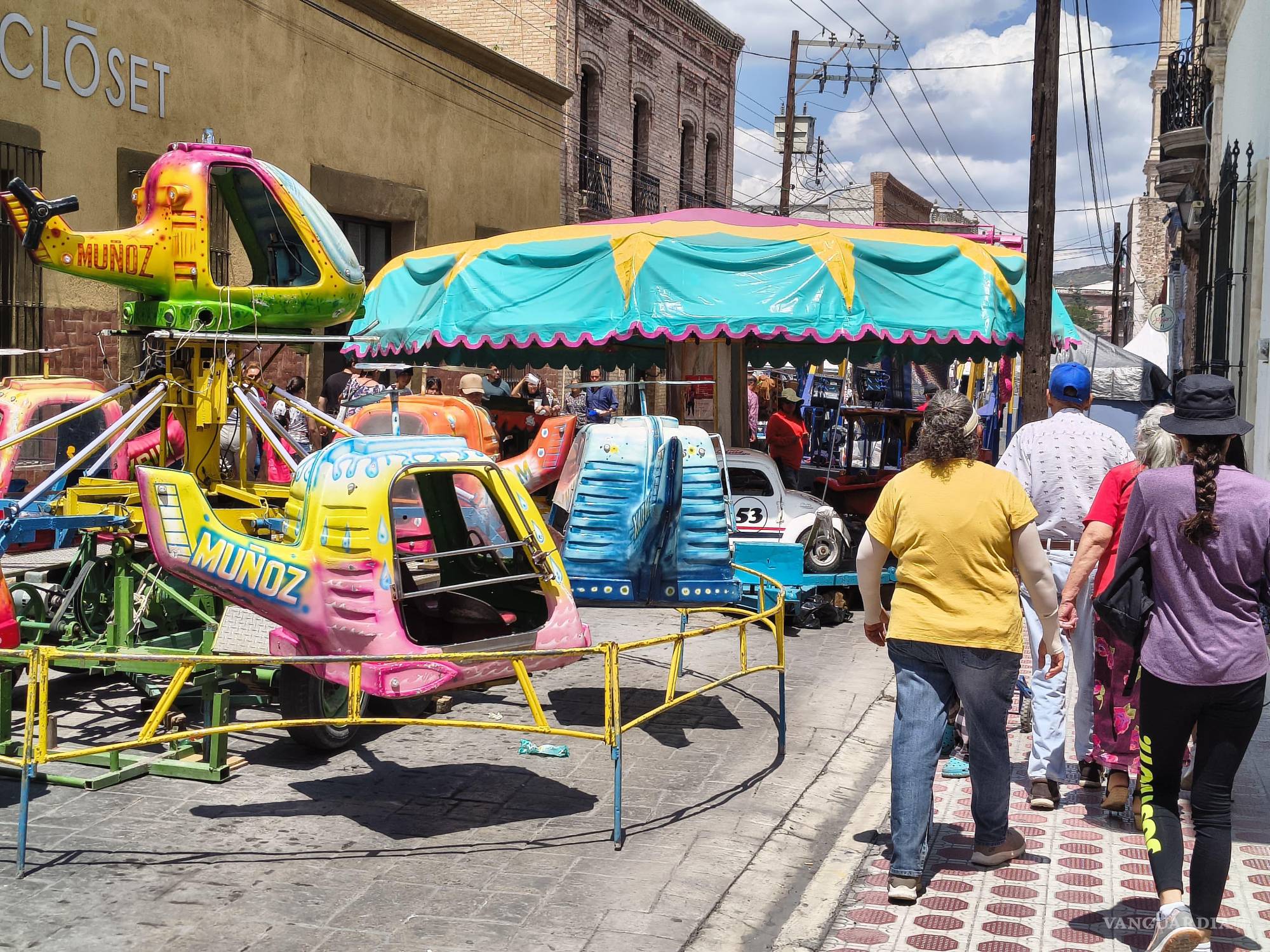 $!Los asistentes enfrentaron complicaciones de estacionamiento, con tarifas de hasta 30 pesos por hora.