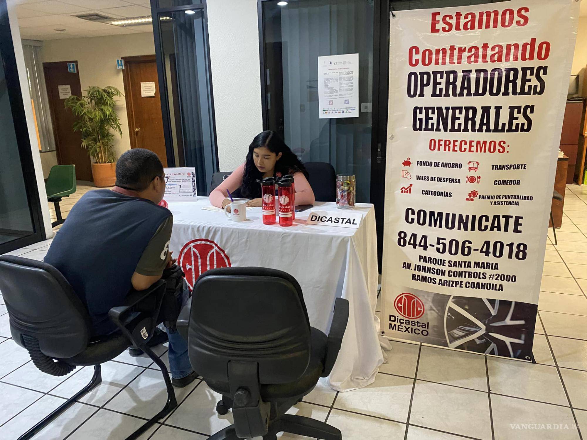 ‘Nos estamos quedando cortos con la oferta de empleo especializado en Saltillo’; miles de vacantes, pero para operarios