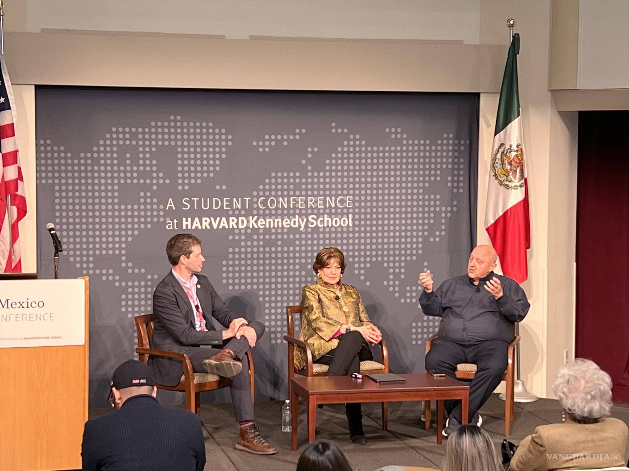 $!Panel con el Ex Secretario de Educación Federal, Dr. Reyes Tamez, y la Secretaria de Educación de Nuevo León, Dra. Sofialeticia Morales.