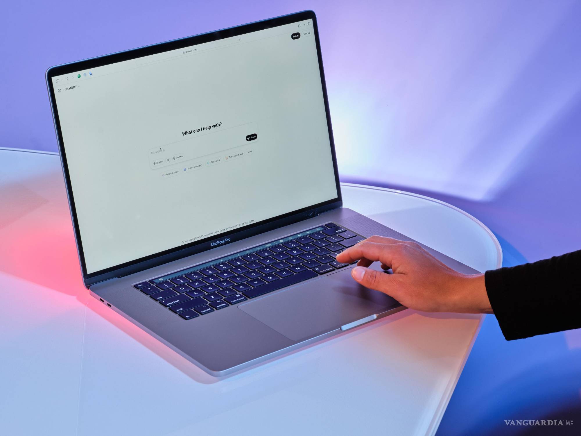 $!Millones de usuarios interactúan con modelos de lenguaje como ChatGPT en una dinámica que algunos expertos comparan con la consulta a un oráculo moderno.