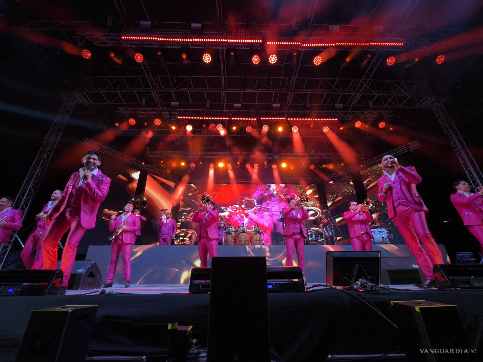 Enciende Banda El Recodo la Feria Saltillo y celebra sus 80 años con noche inolvidable