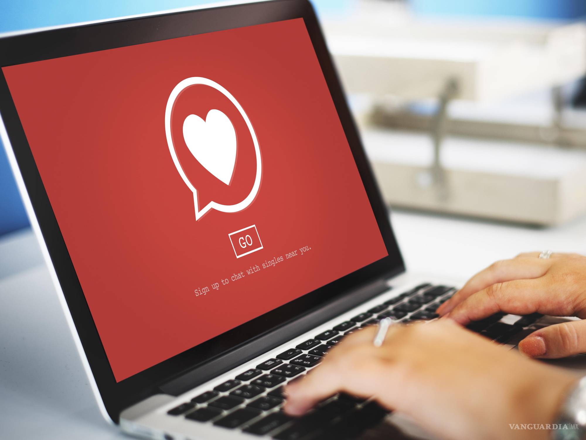 $!Los modelos conversacionales basados en IA son capaces de reflejar las emociones y enamoramiento de los seres humanos.